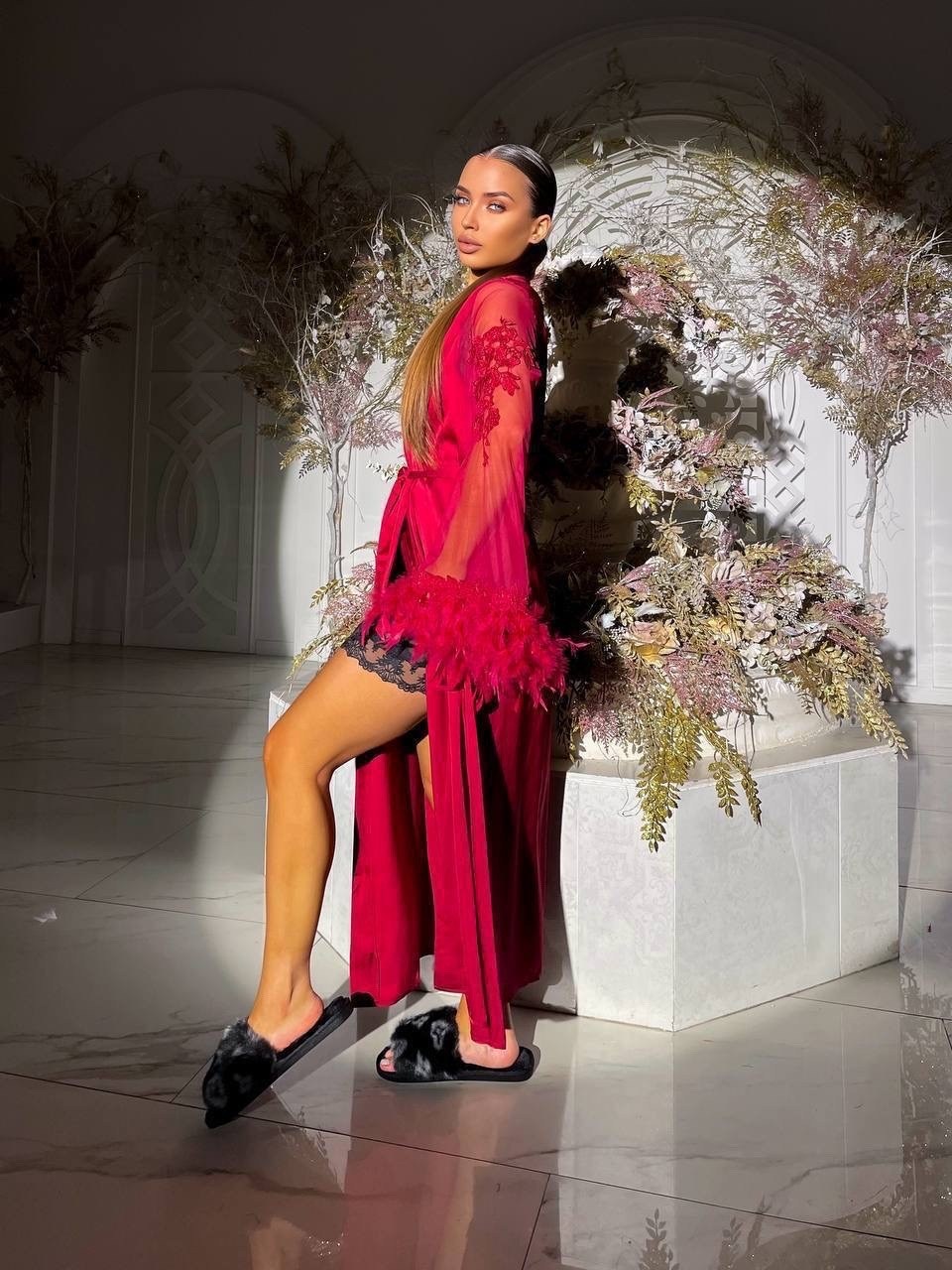 халат с перьями,женский шелковый халат,шелковый халат с перьями,длинный халат с перьями,пеньюар с перьями