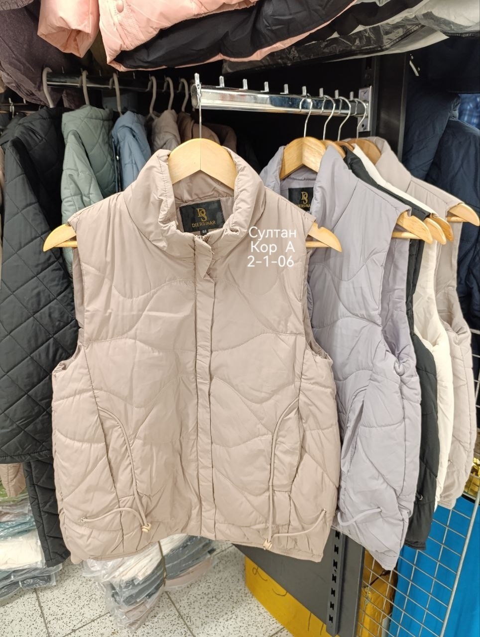 жилет,жилетка,жилетка женская,жилетка безрукавка,теплый жилет