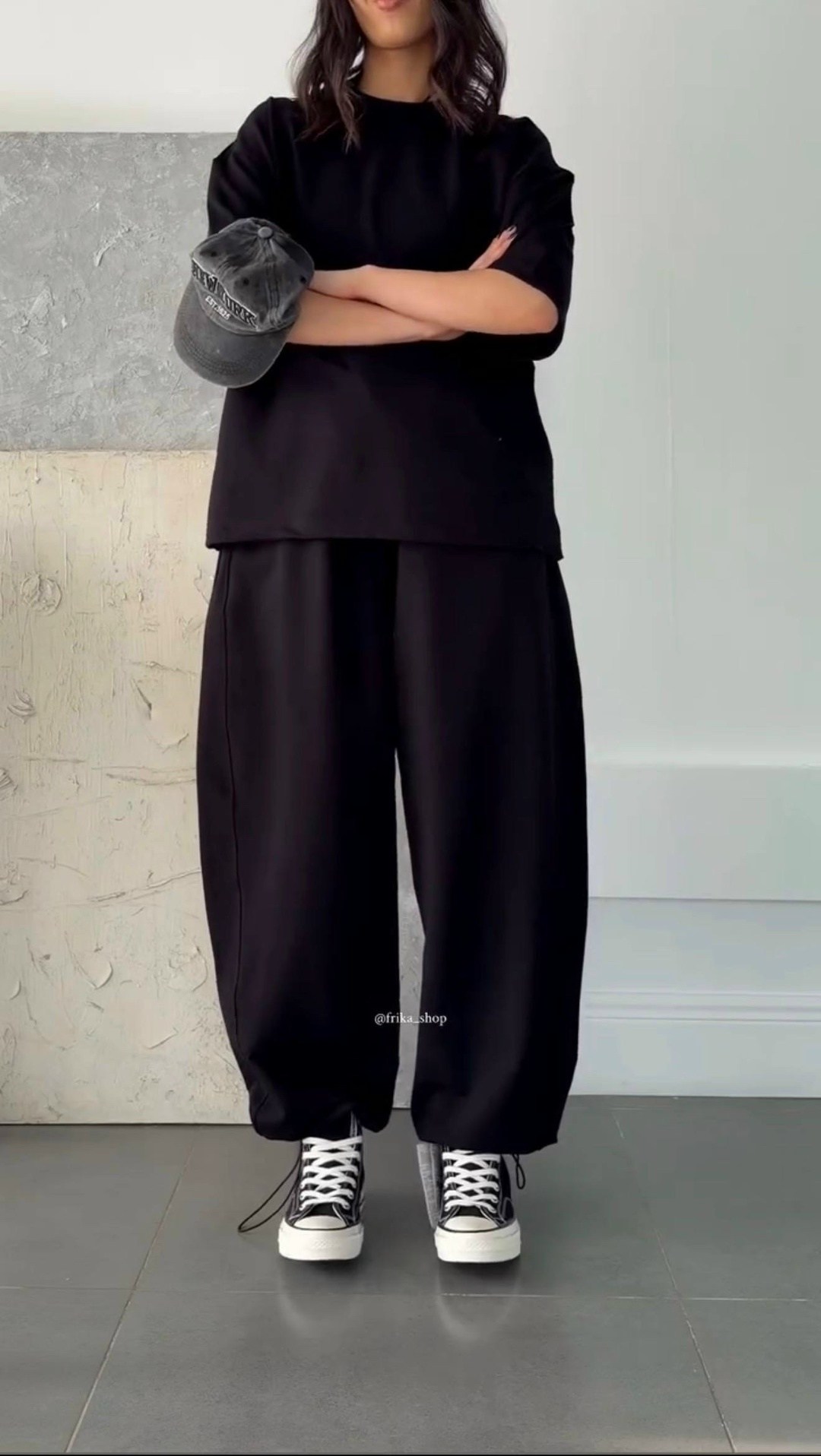 костюм оверсайз,штаны оверсайз,брюки спортивные,cпортивный костюм оверсайз,черная футболка оверсайз