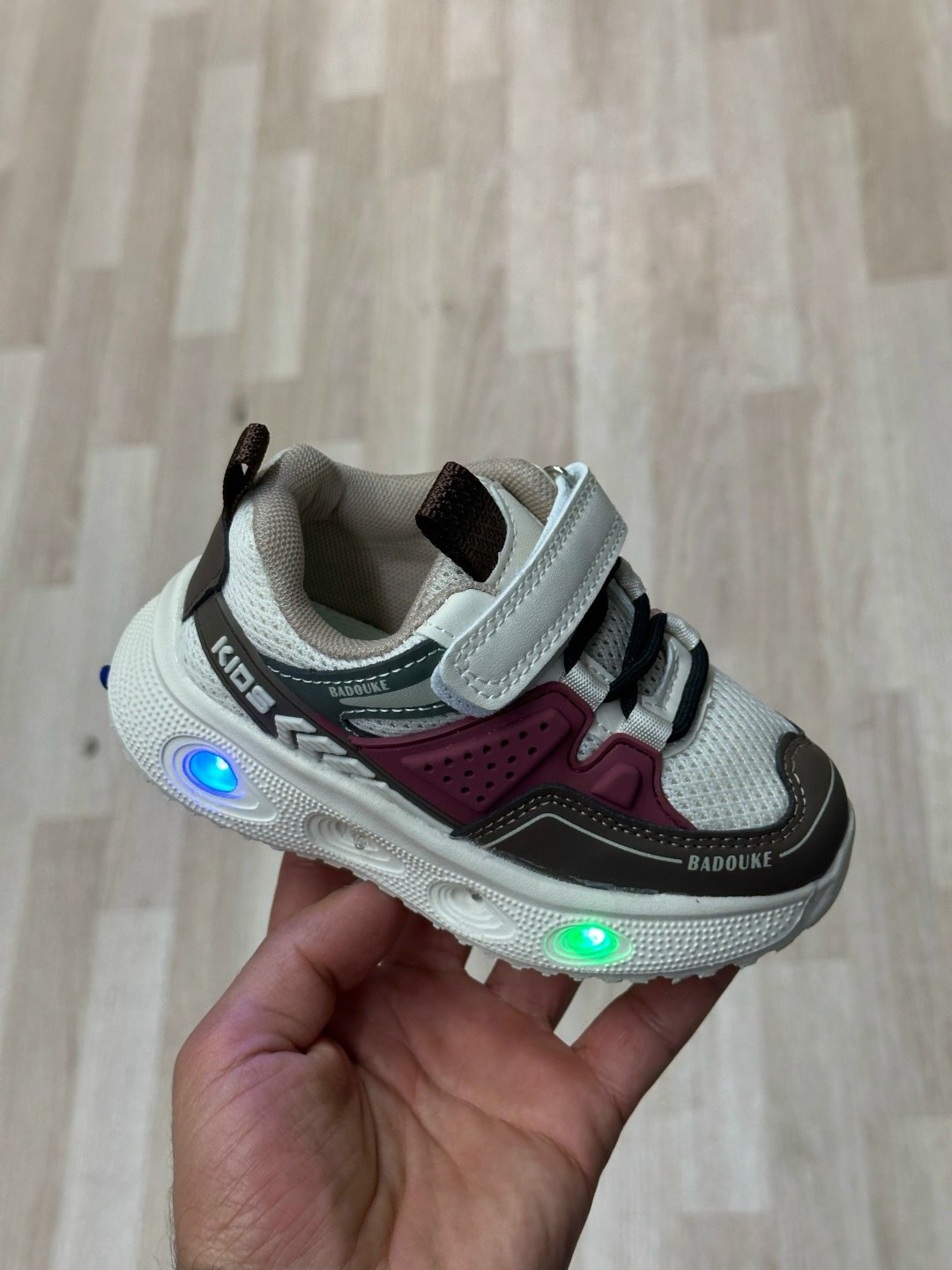 детские кроссовки,кроссовка детская,кроссовки мальчику,кроссовки,кроссовки детские светящиеся