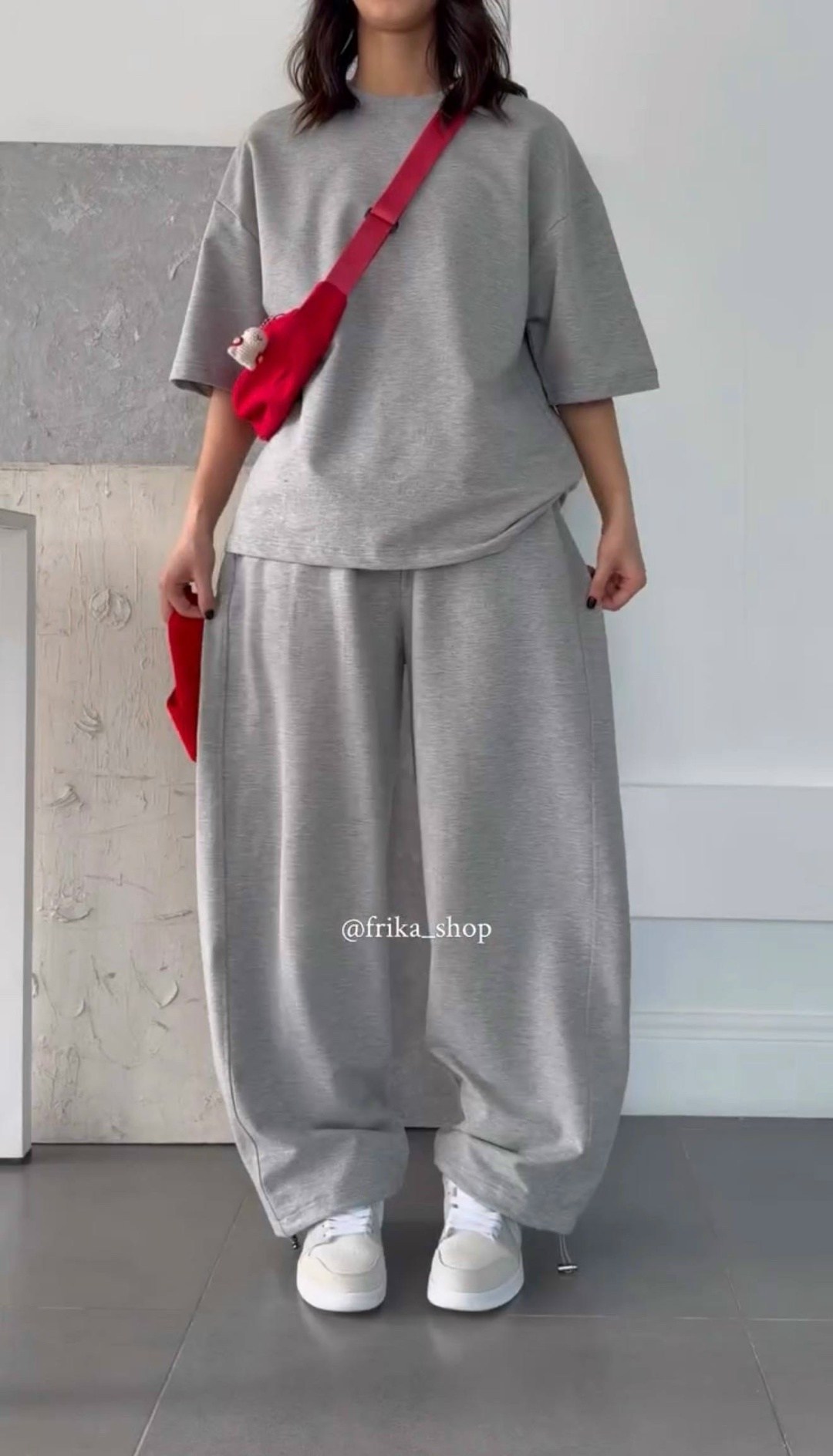 костюм оверсайз,штаны оверсайз,брюки спортивные,cпортивный костюм оверсайз,черная футболка оверсайз