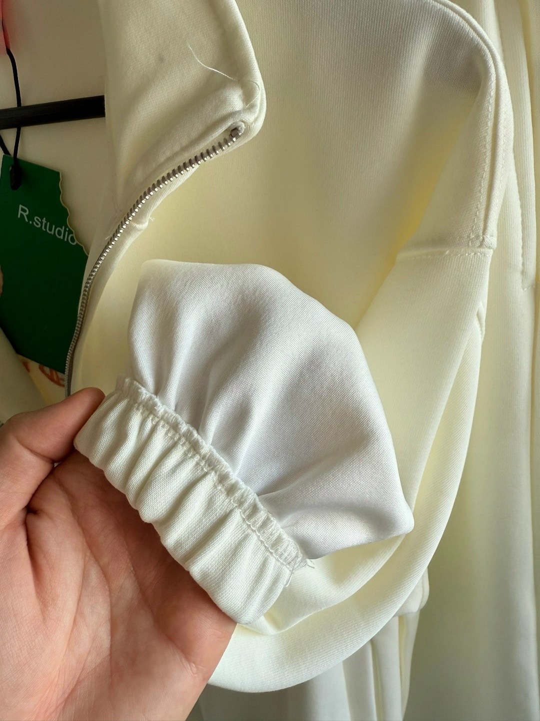 спортивный костюм celine,костюм спортивный,спортивные костюмы женские,спортивный костюм miu miu 2026,женский костюм