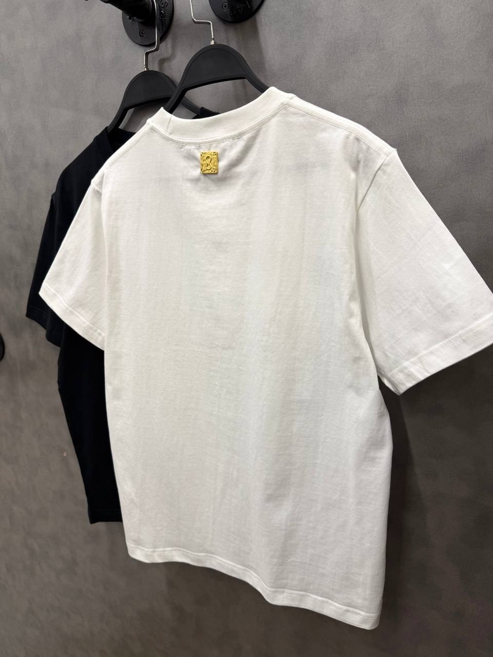 рубашка стильная,футболки женская,модные образы,футболке