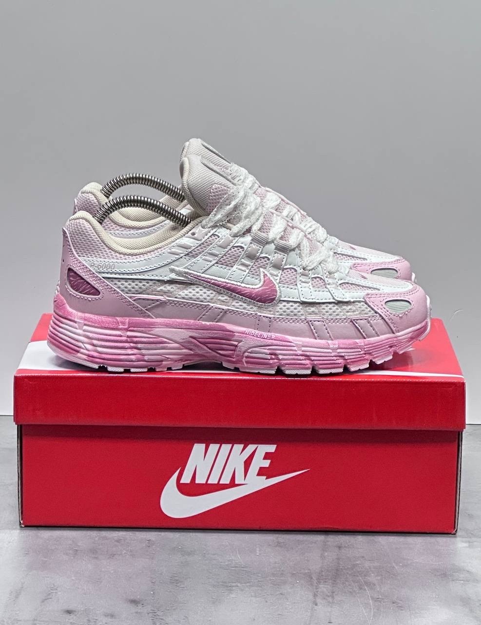 кроссовки для бега p-6000 с низким верхом белые фиолетовые розовые nike,кроссовки nike initiator розовые,кроссовки nike,nike p-6000 кроссовки женские,кроссовки nike p-6000