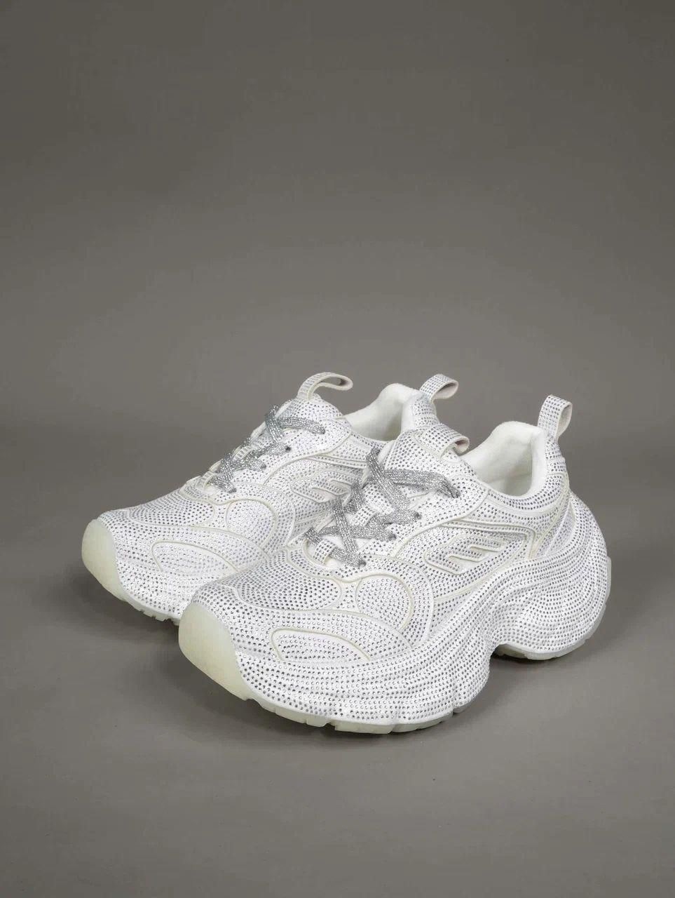 кроссовки красные,женские кроссовки,кроссовки модные,кроссовки,