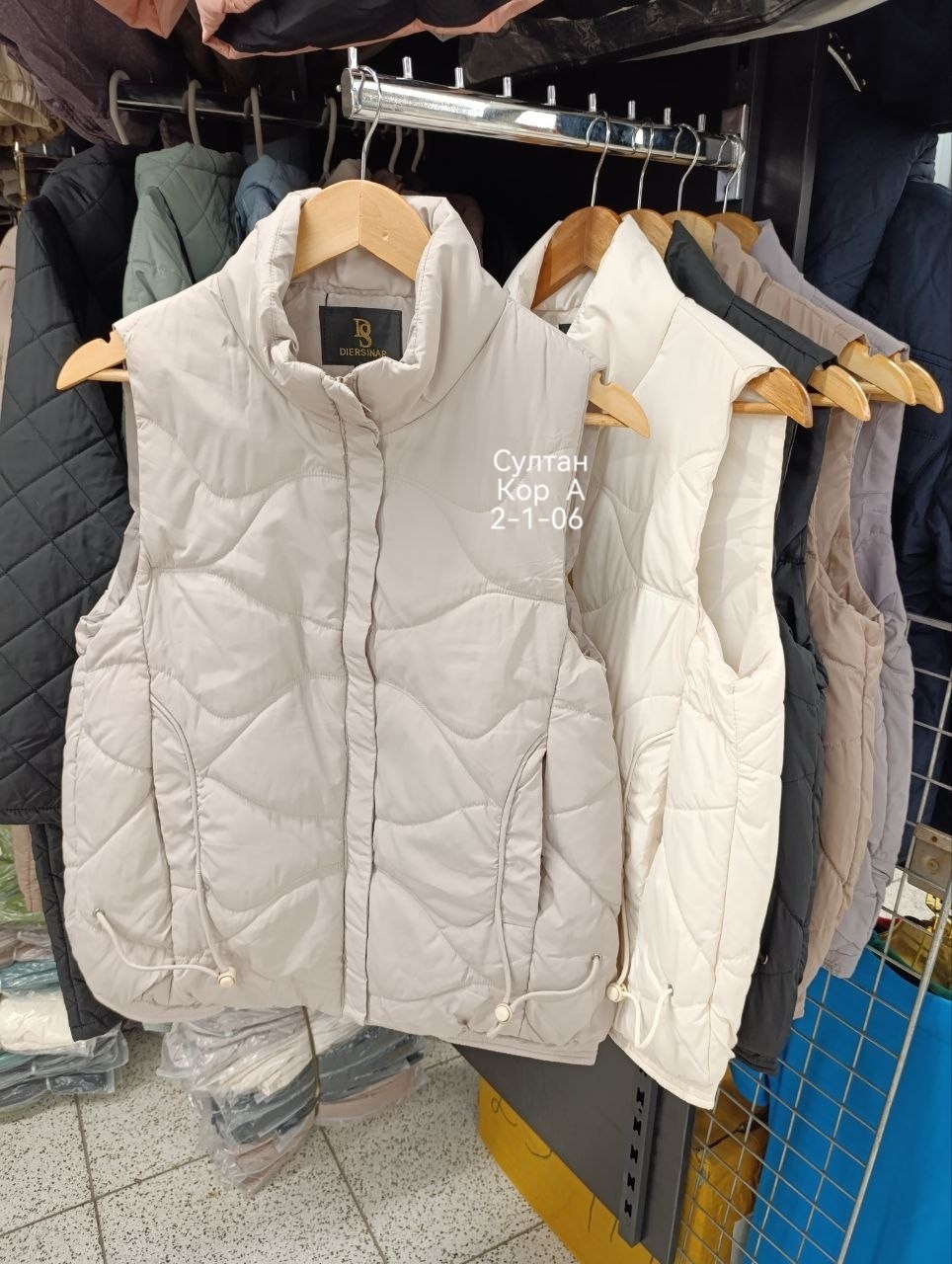 жилет,жилетка,жилетка женская,жилетка безрукавка,теплый жилет