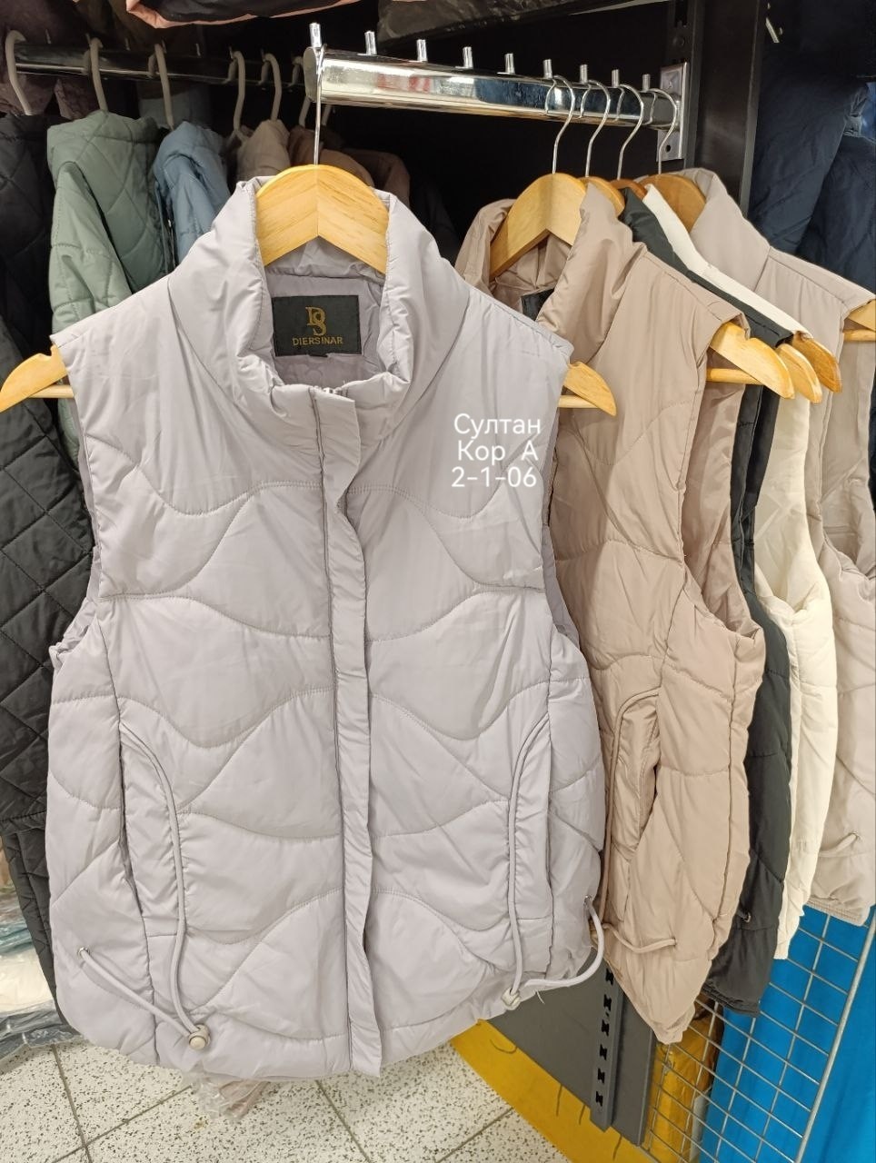 жилет,жилетка,жилетка женская,жилетка безрукавка,теплый жилет