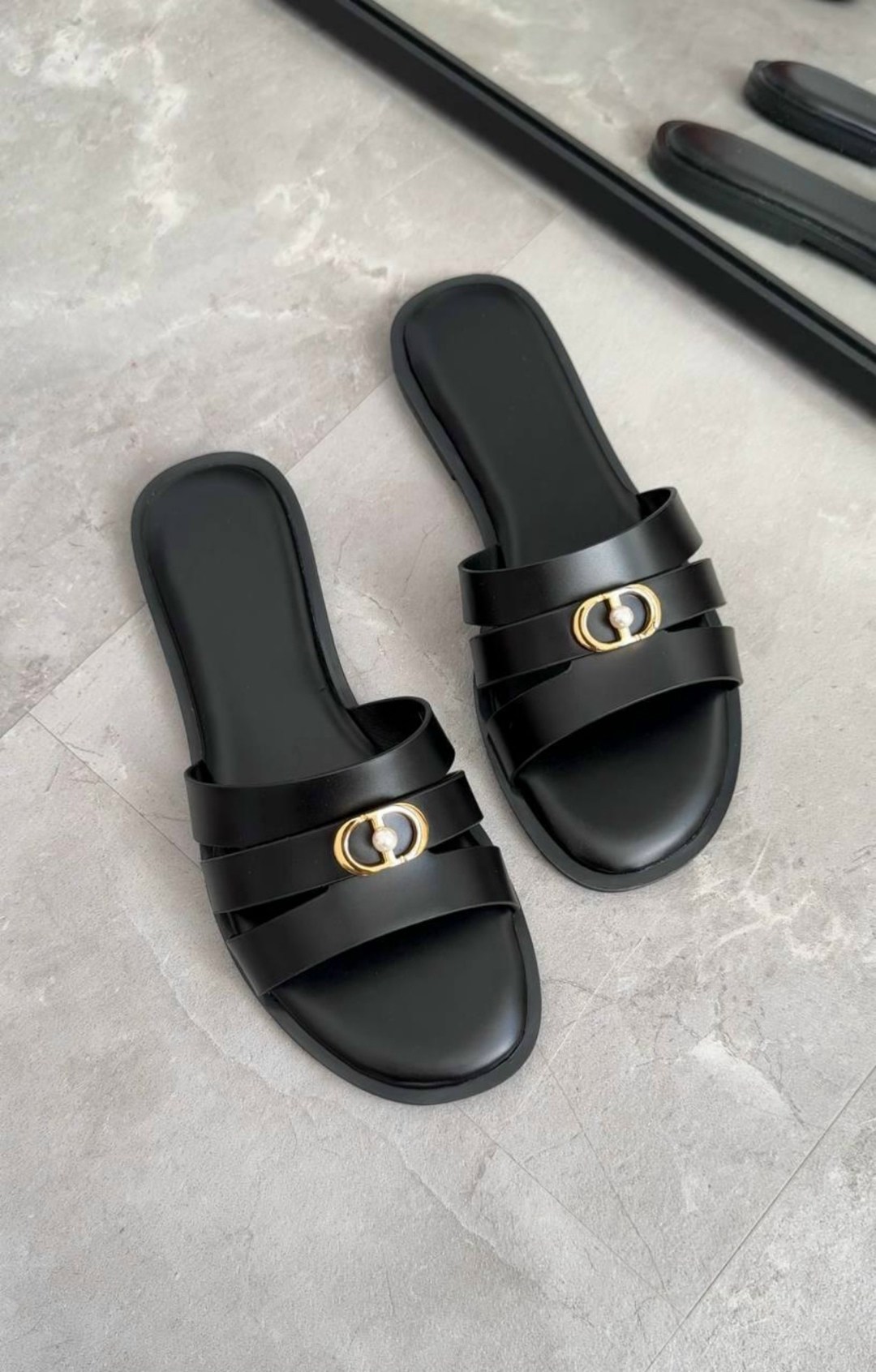 шлепки кристиан диор женские,шлепки диор,шлепанцы женские,кожаные шлепки,кожаные шлепанцы