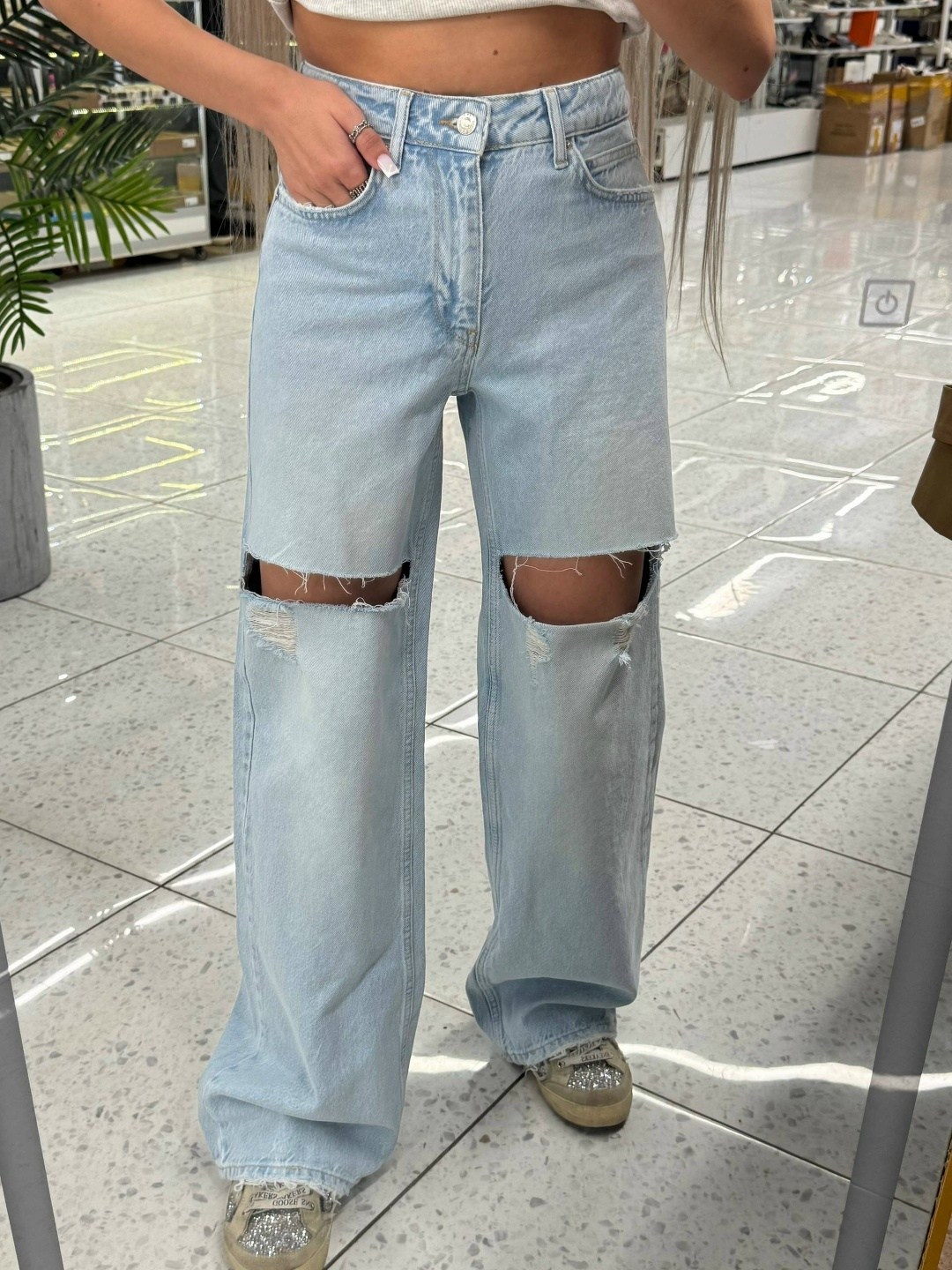 madmext синие женские джинсы стандартного кроя с рваными деталями mg1184,джинсы прямые палаццо рваные sena denim,широкие рваные джинсы женские,джинсы прямые палаццо с разрезами рваные sena jeans,джинс