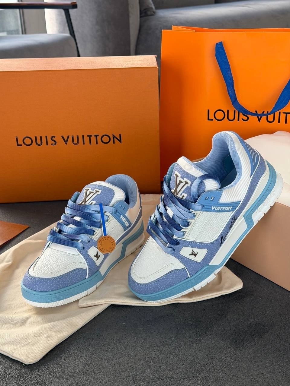 кроссовки louis vuitton trainer,кроссовки louis vuitton,louis vuitton trainer sneaker low white sky blue,луи виттон кроссовки голубые,кроссовки louis vuitton кроссовки louis vuitton