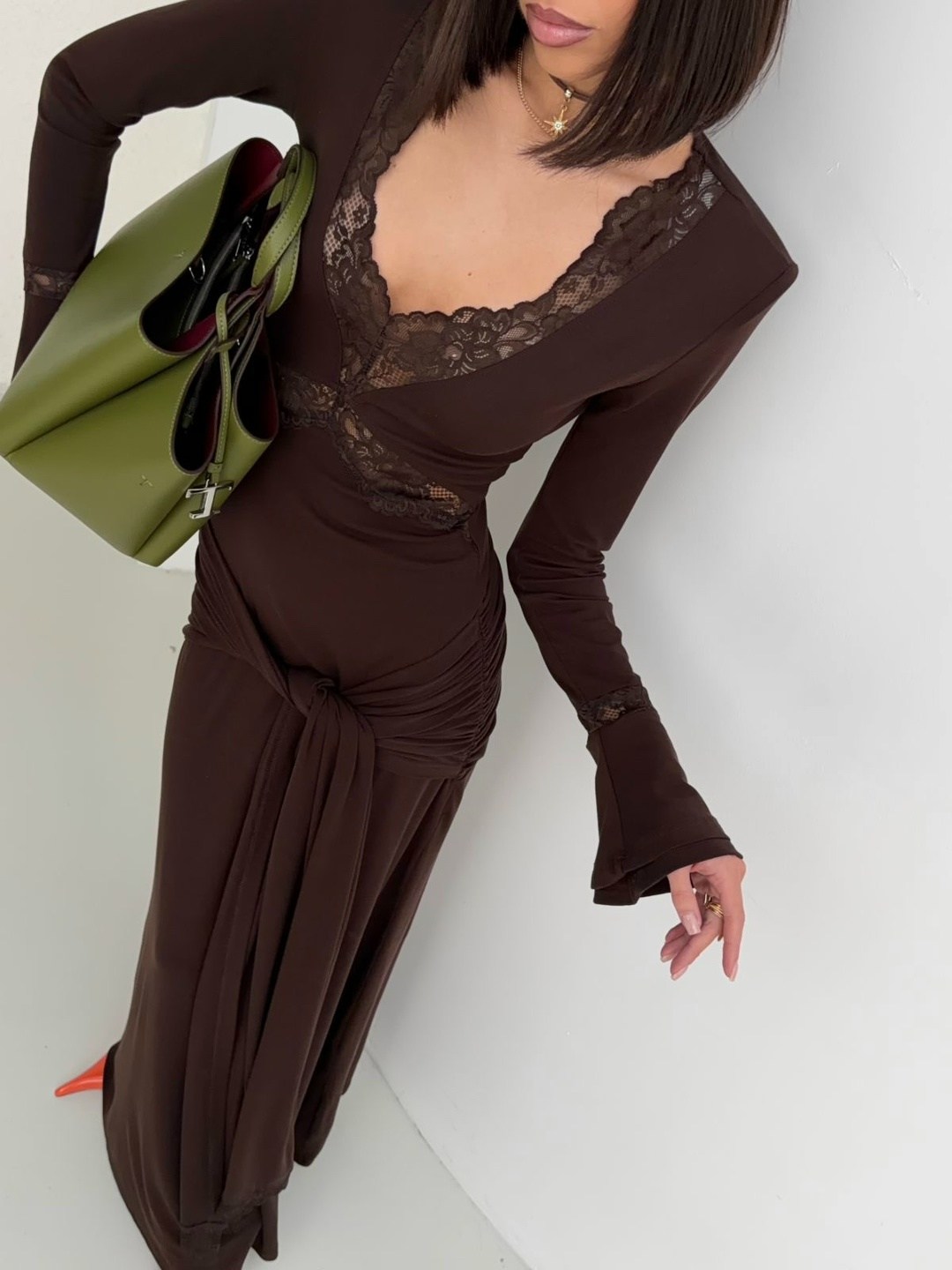 платье,стильное платье,коричневое платье,облегающее платье миди из джерси шоколадного цвета с рюшами и каплевидным вырезом topshop,длинное платье