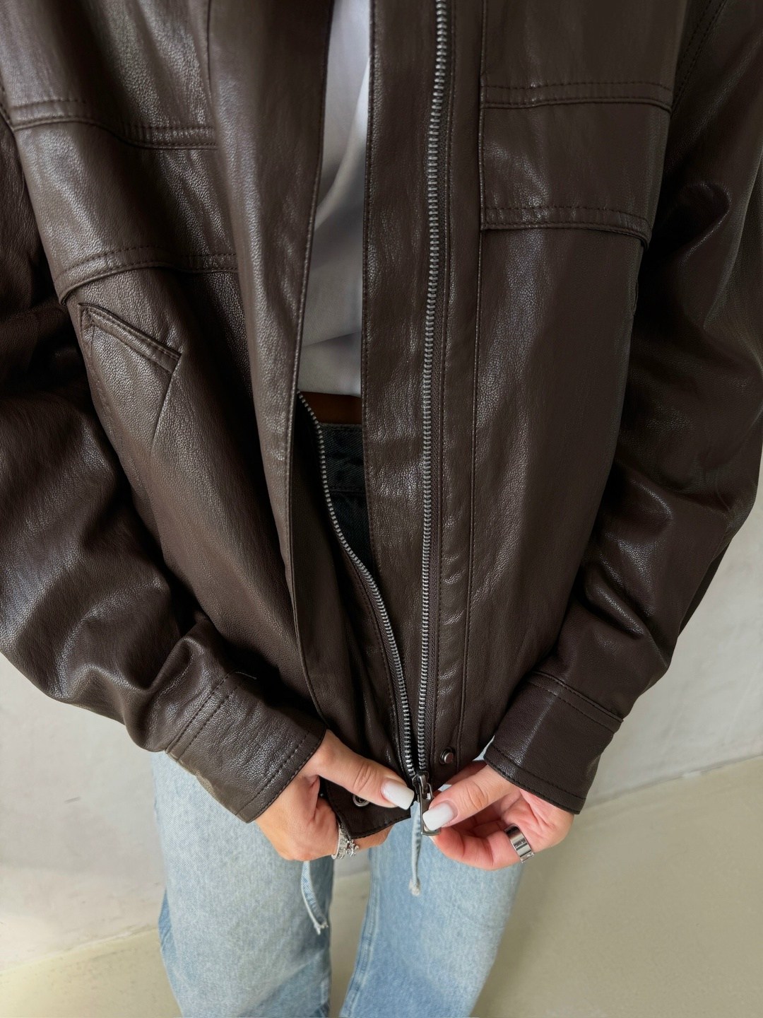 куртка бомбер из эко кожи,куртка бомбер оверсайз кожаная c&c fashion,куртка эко кожа,куртка кожаная,женская кожаная куртка