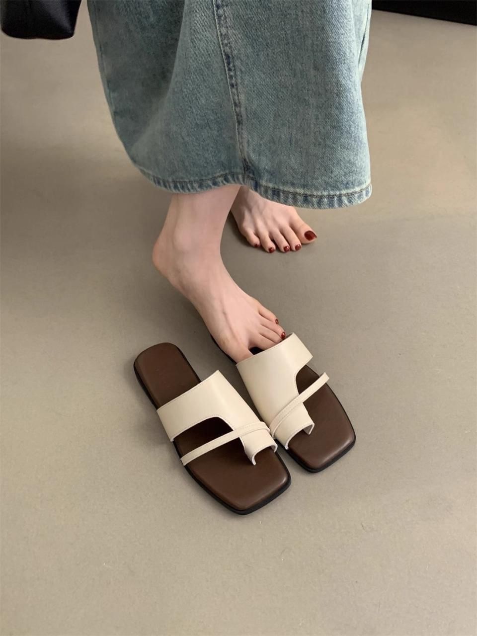 женские сандалии на плоской подошве,шлепанцы женские,шлепанцы на плоской подошве,шлепанцы модные,сандалии модные