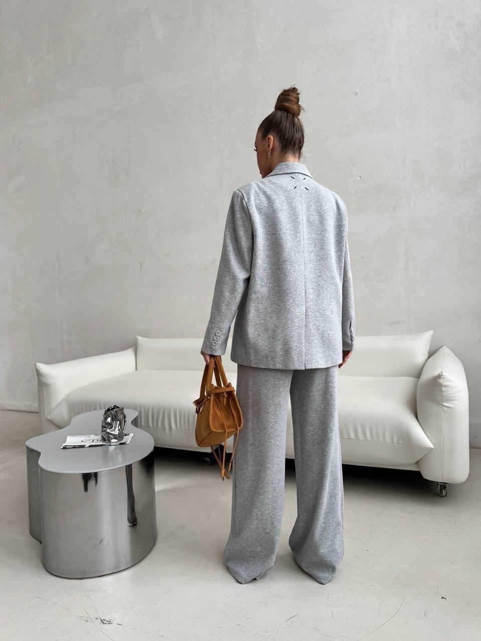 костюм брючный с пиджаком оверсайз savori,костюм брючный maison margiela,костюм брючный серый,брючный костюм,женский брючный костюм