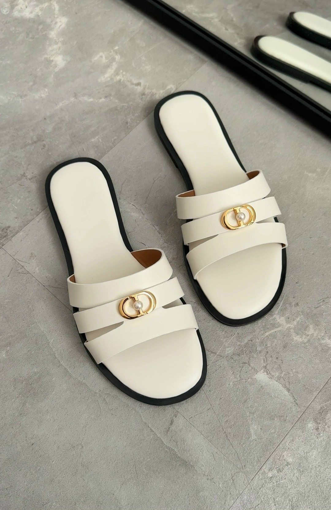 шлепанцы шанель,шлепки кристиан диор женские,шлепанцы шанель черные,,женские шлепанцы