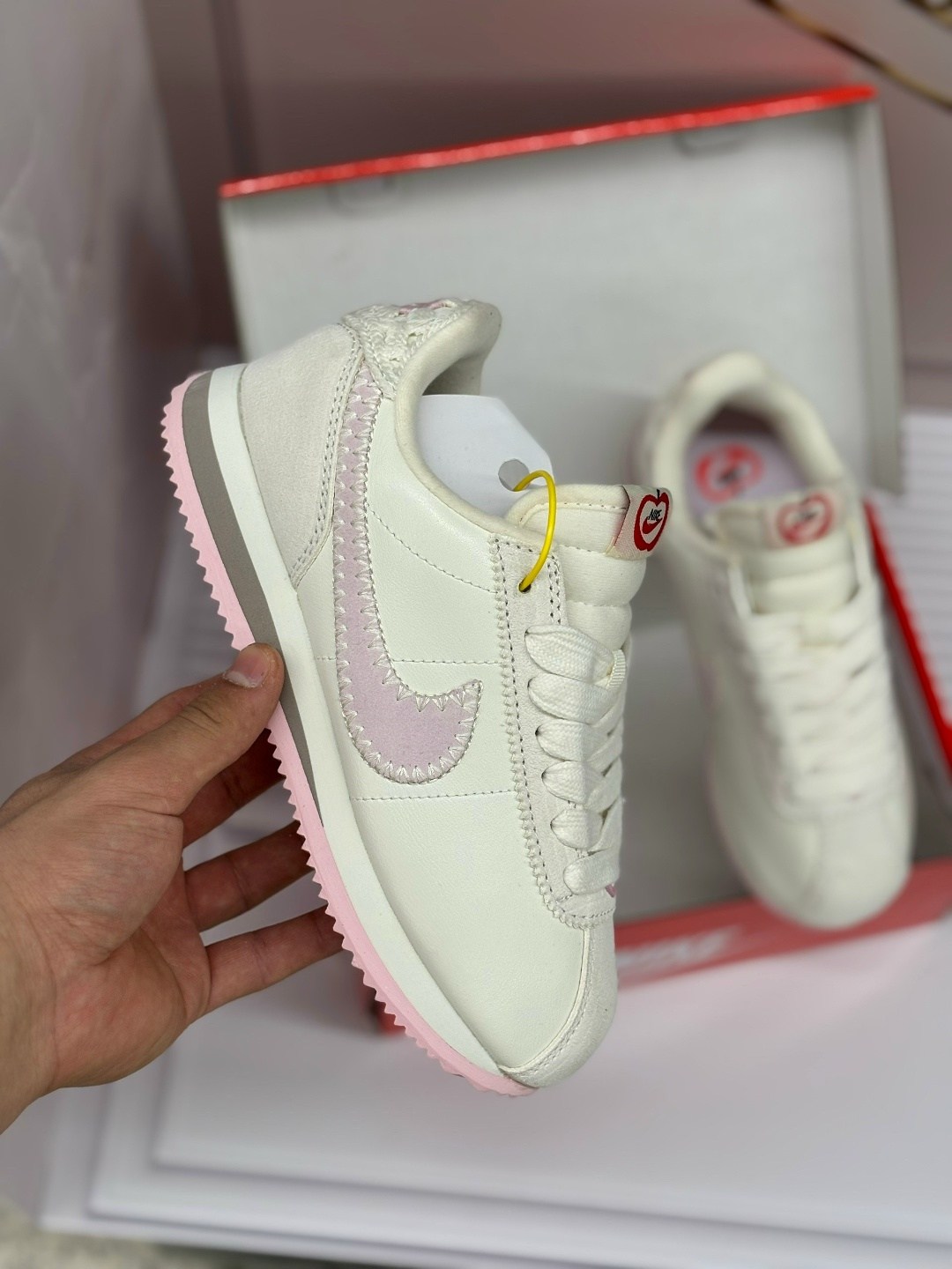 кроссовки nike cortez женские,кроссовки женские nike,кроссовки nike classic cortez,кроссовки nike cortez,кроссовки nike cortez женские бело-розовые