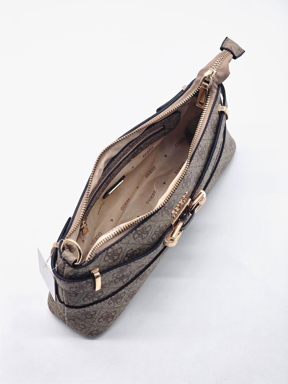 наплечная сумка guess eco erica schultertasche 24 cm цвет latte logo,сумка guess,сумка guess на плечо,сумка guess женская,сумка guess через плечо женская