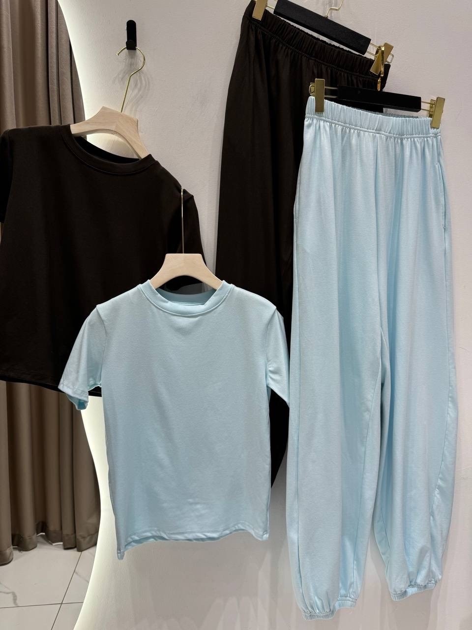 костюм женский,костюм с брюками,костюм трикотажный,костюм голубой,костюм стильный