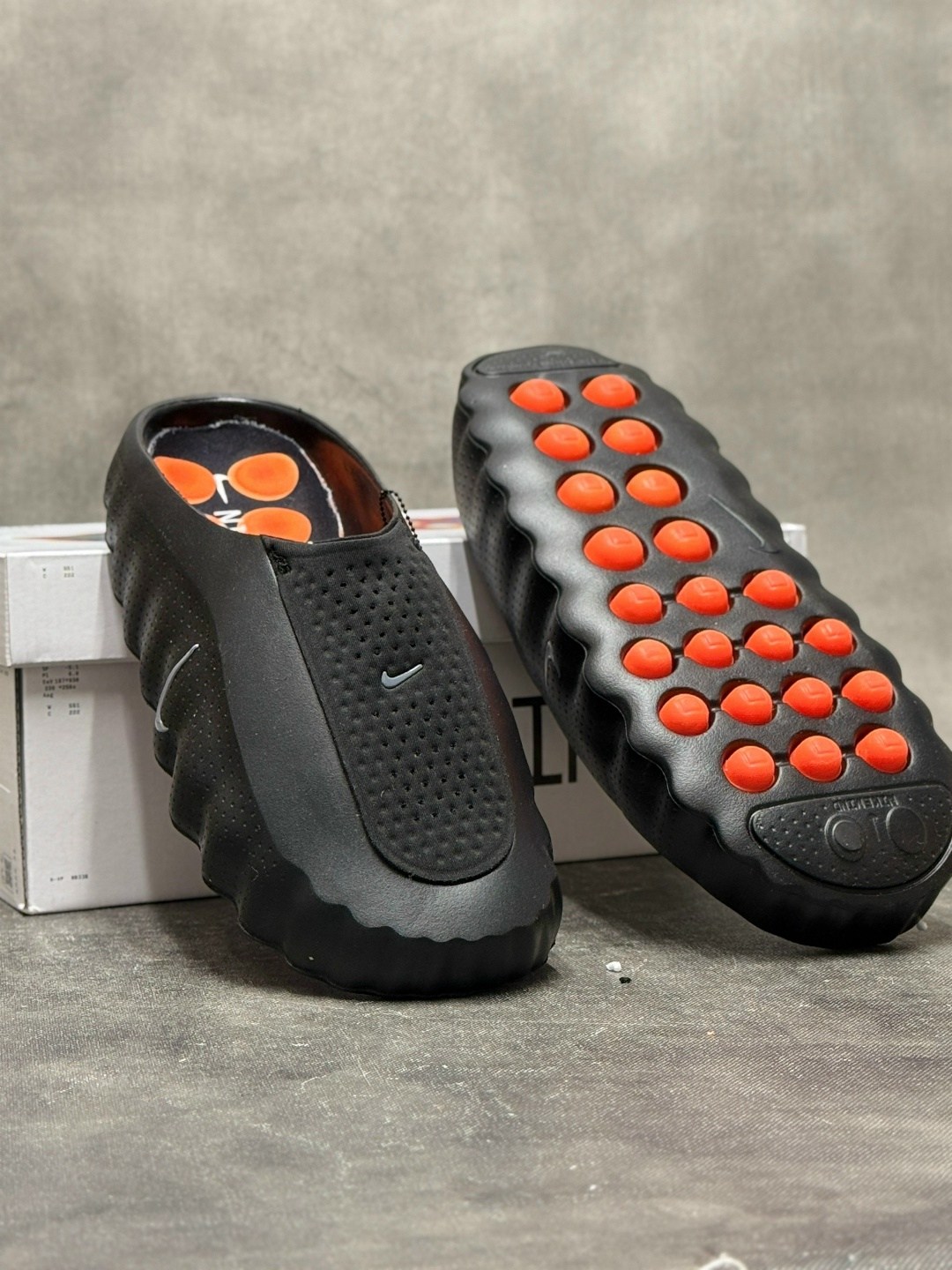 шлепанцы женские,мужские шлепанцы,кроссовки тапки,кроссовки,nike mind 001