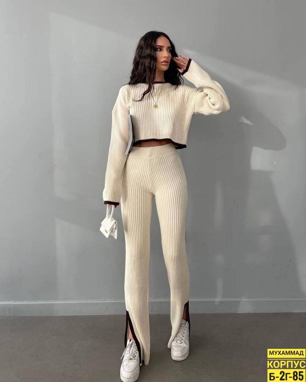 женский брючный костюм лапша,костюм двойка лапша,брючный костюм из мягкого трикотажа,костюм из трикотажа лапша с брюками,трикотажный вязаный костюм в рубчик с брюками палаццо