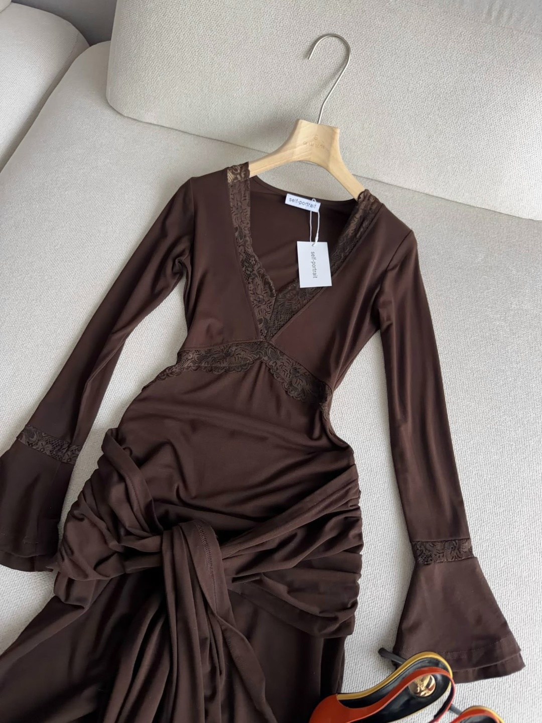 платье,стильное платье,коричневое платье,облегающее платье миди из джерси шоколадного цвета с рюшами и каплевидным вырезом topshop,длинное платье