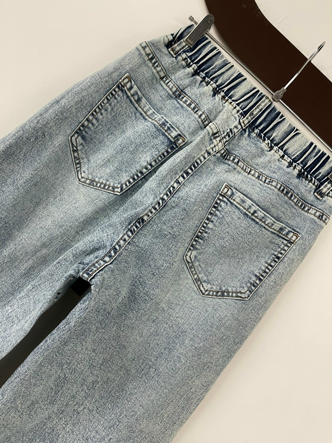 джинсы женские,джинсы,брюки джинсы,джинсы модные,джинсы бананы