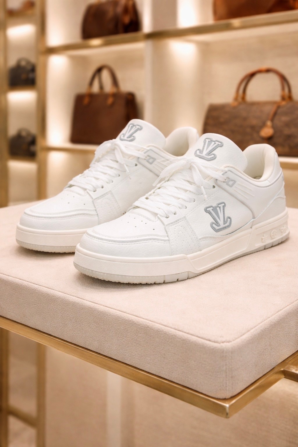 кроссовки louis vuitton,,кроссовки женские луи виттон 2026,кроссовки луи витон белые,кроссовки луи виттон женские