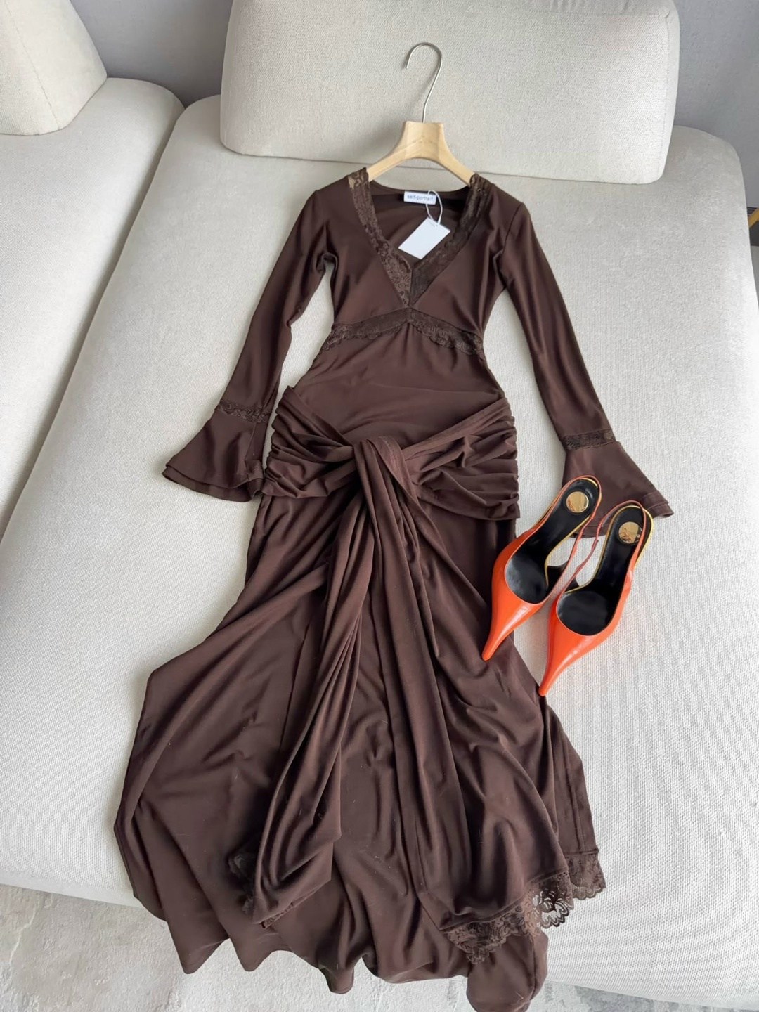 платье,стильное платье,коричневое платье,облегающее платье миди из джерси шоколадного цвета с рюшами и каплевидным вырезом topshop,длинное платье