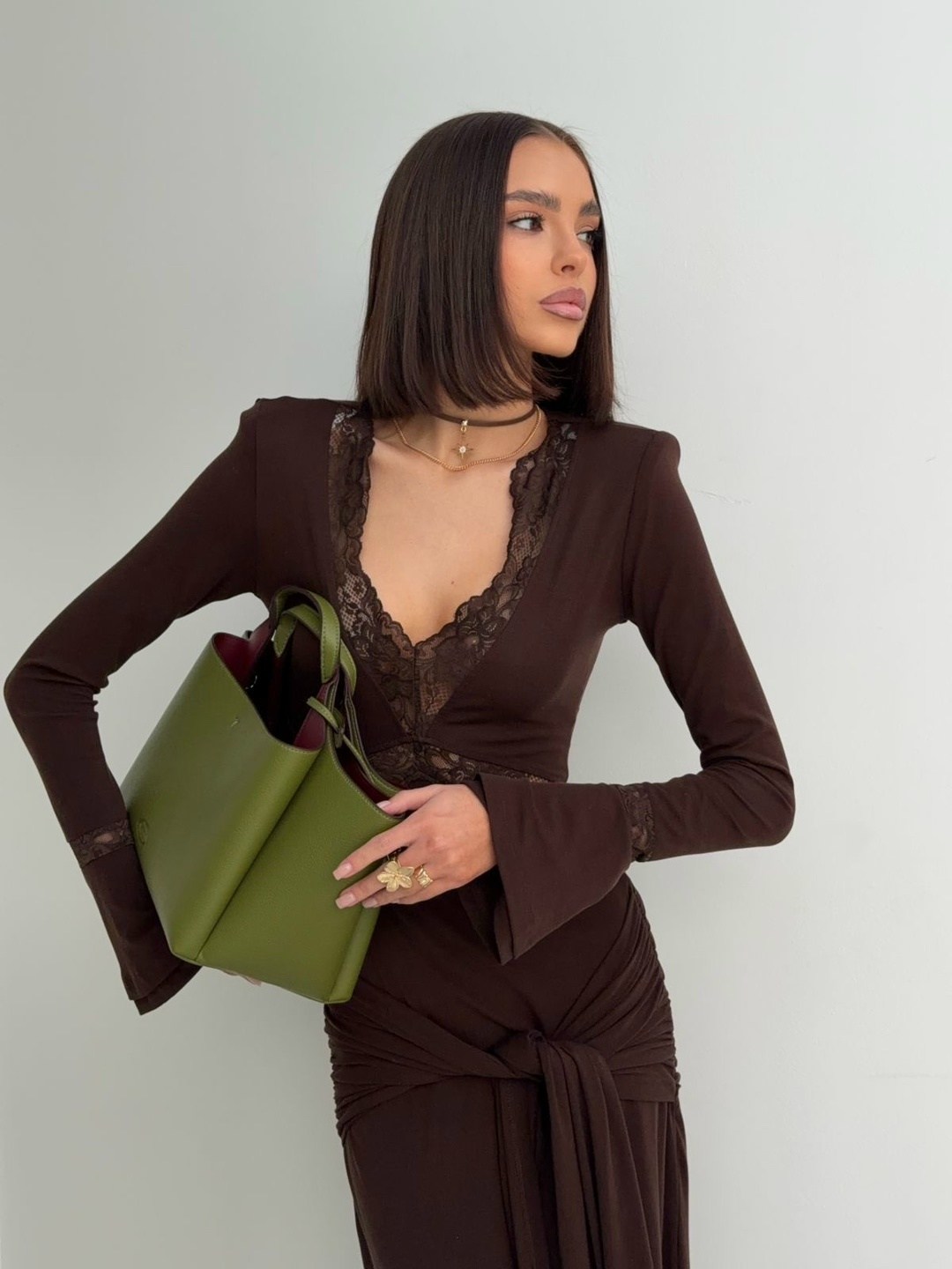 платье,стильное платье,коричневое платье,облегающее платье миди из джерси шоколадного цвета с рюшами и каплевидным вырезом topshop,длинное платье