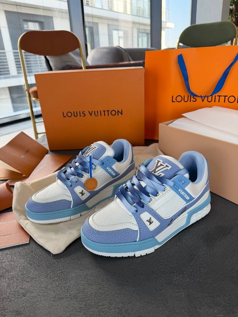 кроссовки louis vuitton trainer,кроссовки louis vuitton,louis vuitton trainer sneaker low white sky blue,луи виттон кроссовки голубые,кроссовки louis vuitton кроссовки louis vuitton