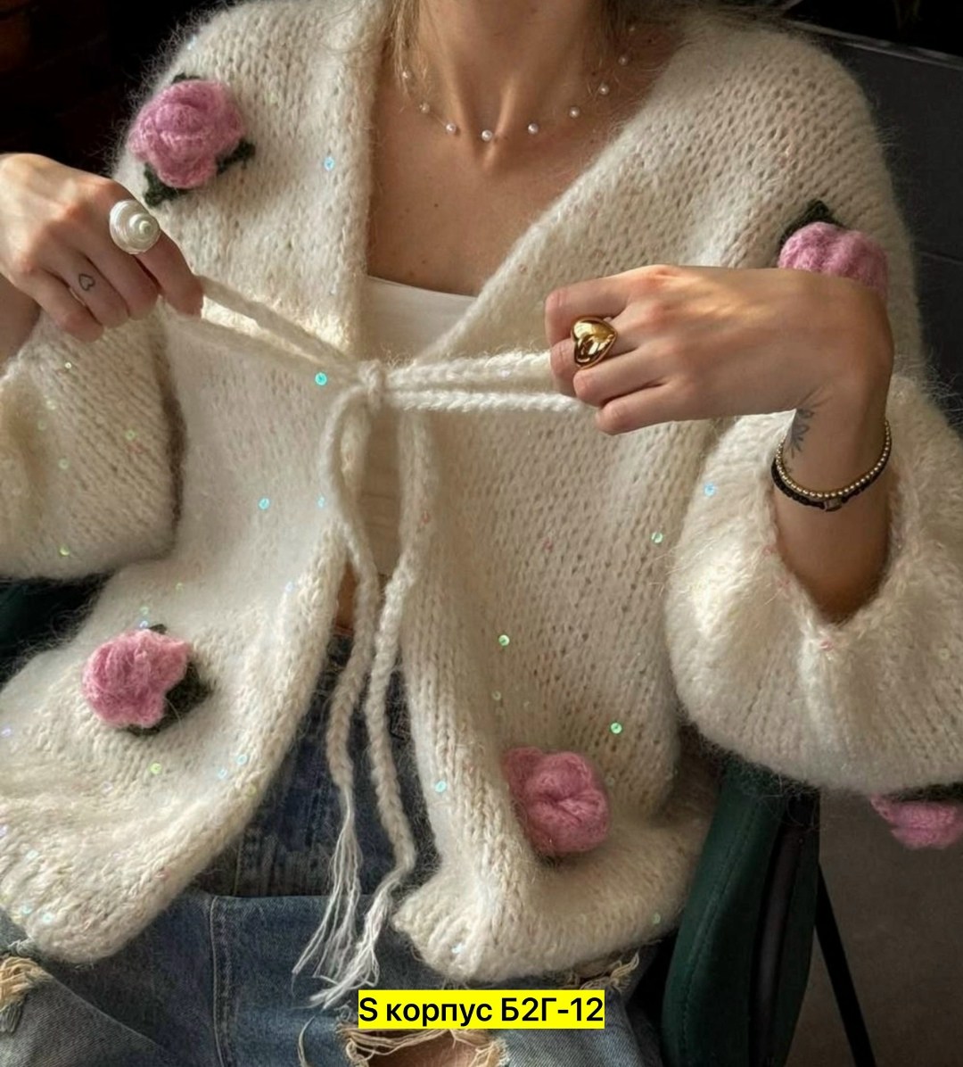 вязаный кардиган,женский вязаный кардиган,кардиган с объемными цветами,вязаный кардиган с объемными цветами,кардиган кофта