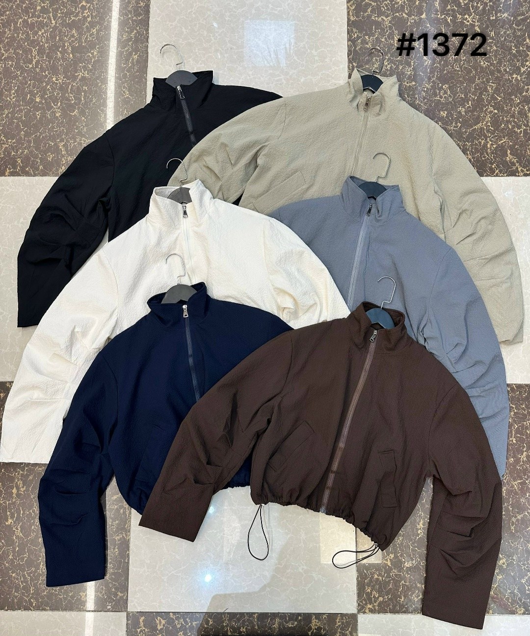 куртка бомбер,стильная куртка,куртка бежевая,куртка модная,куртка стеганая