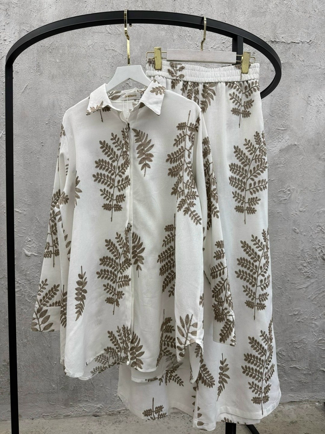 женский комплект из двух предметов рабочая рубашка с принтом и широкие брюки,летние костюмы,костюм с брюками,костюм с принтом,женские костюмы