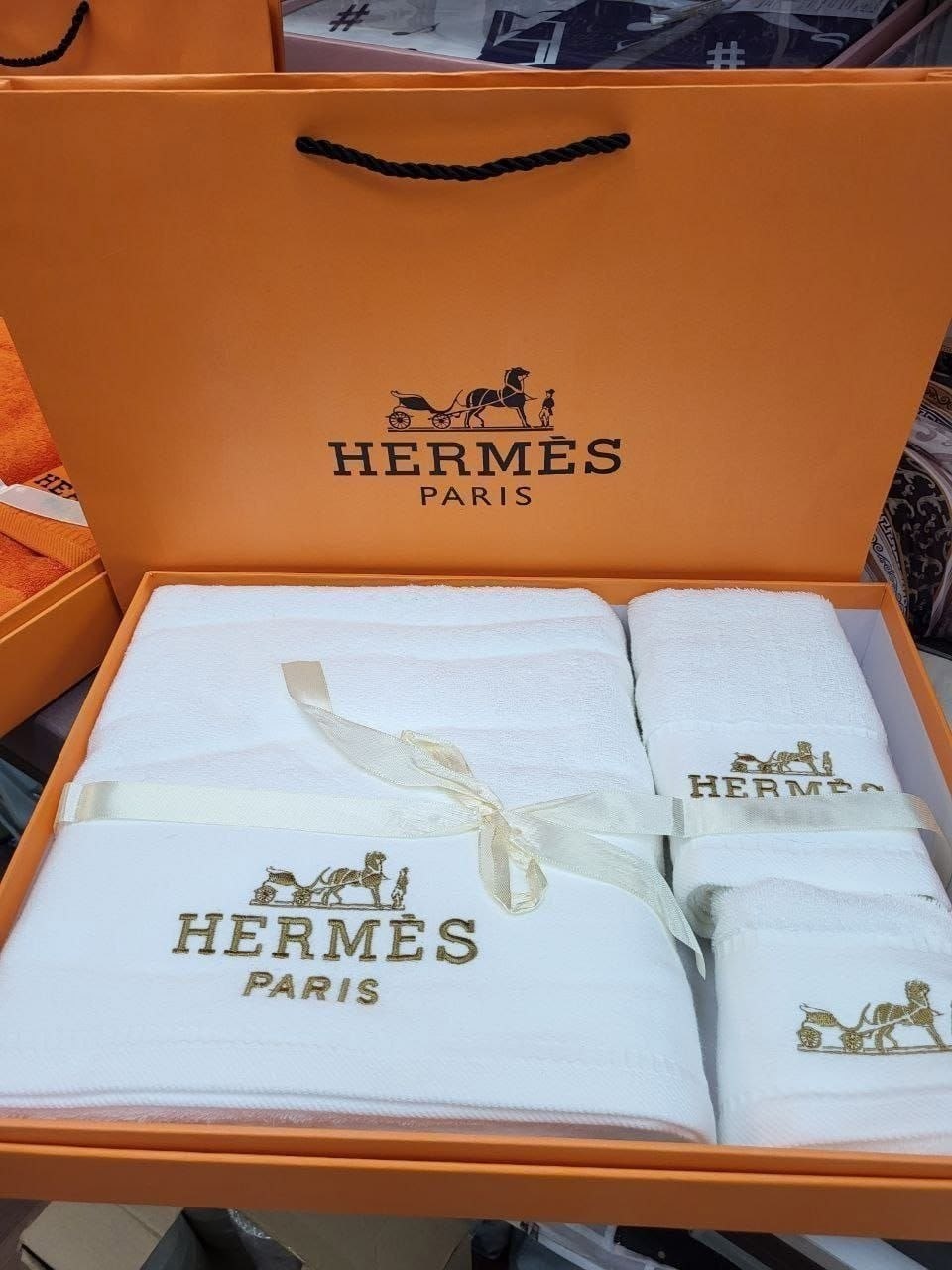 полотенце hermes,набор полотенец hermes,подарочный комплект полотенец hermes,hermes paris набор полотенец,набор полотенец махровых 3 шт премиум качества в стиле hermes