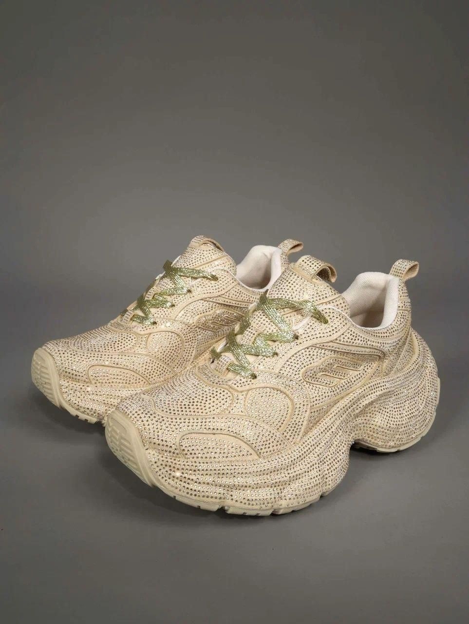 кроссовки красные,женские кроссовки,кроссовки модные,кроссовки,