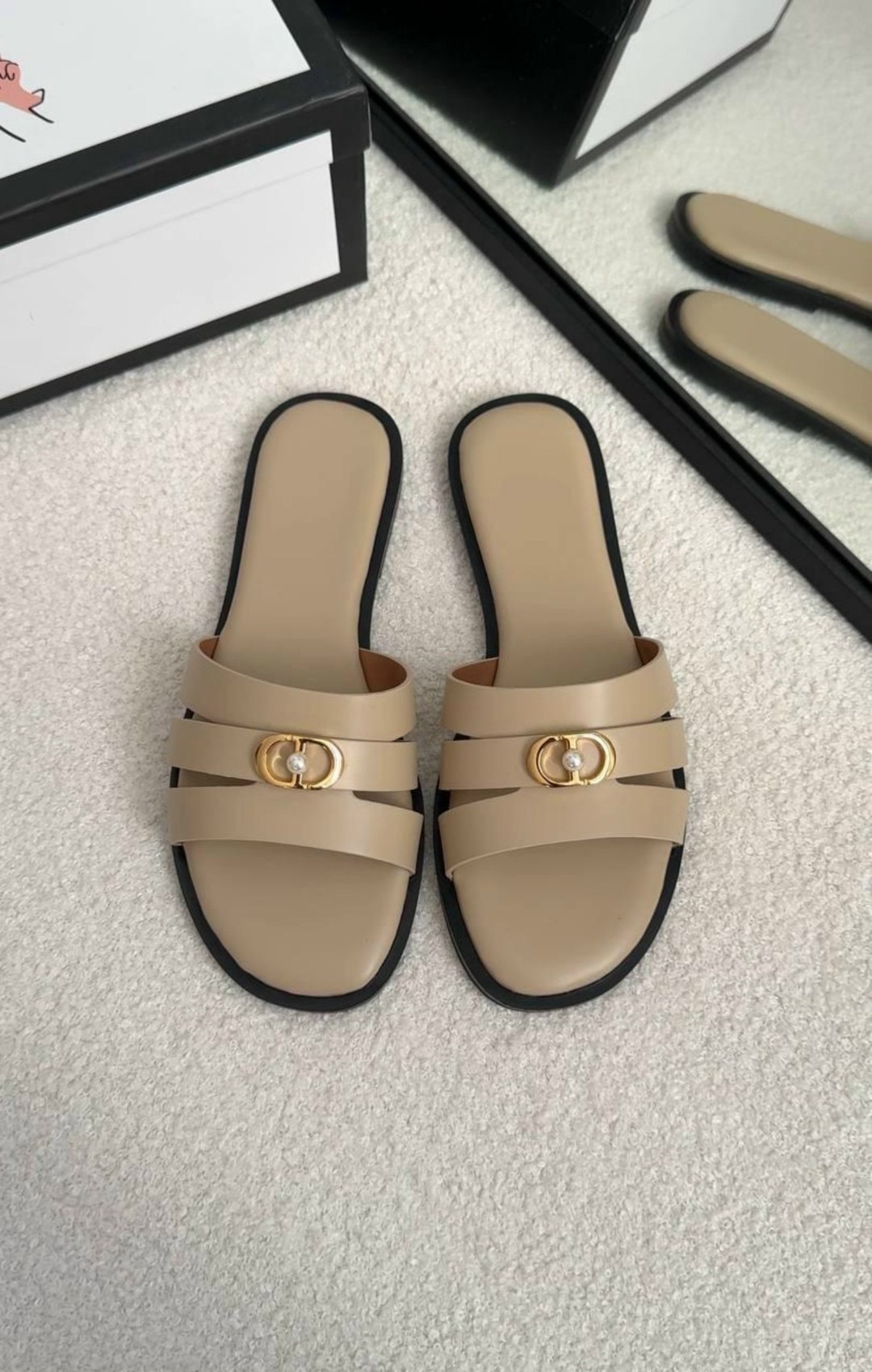 шлепки кристиан диор женские,шлепки диор,шлепанцы женские,кожаные шлепки,кожаные шлепанцы