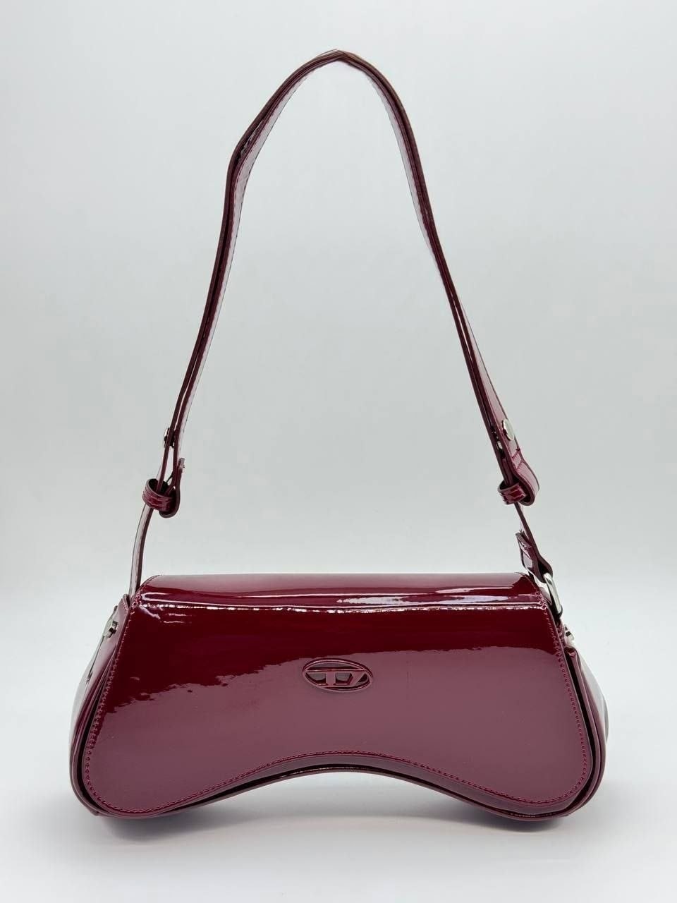 женская бордово-красная сумка на плечо из лакированной кожи,сумка бордовая,сумки стильные,сумка женская бордовая,лакированная женская сумка