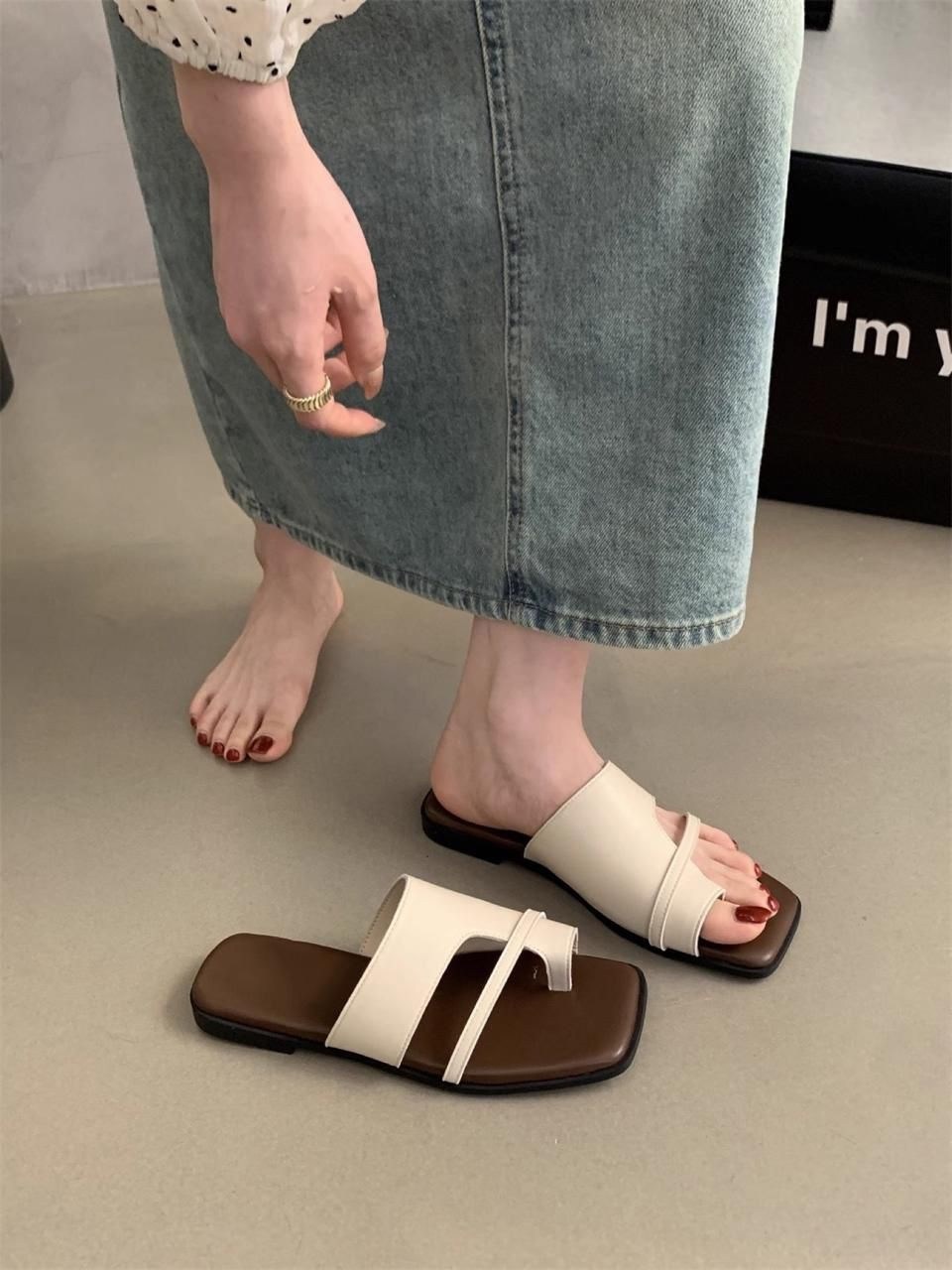 женские сандалии на плоской подошве,шлепанцы женские,шлепанцы на плоской подошве,шлепанцы модные,сандалии модные