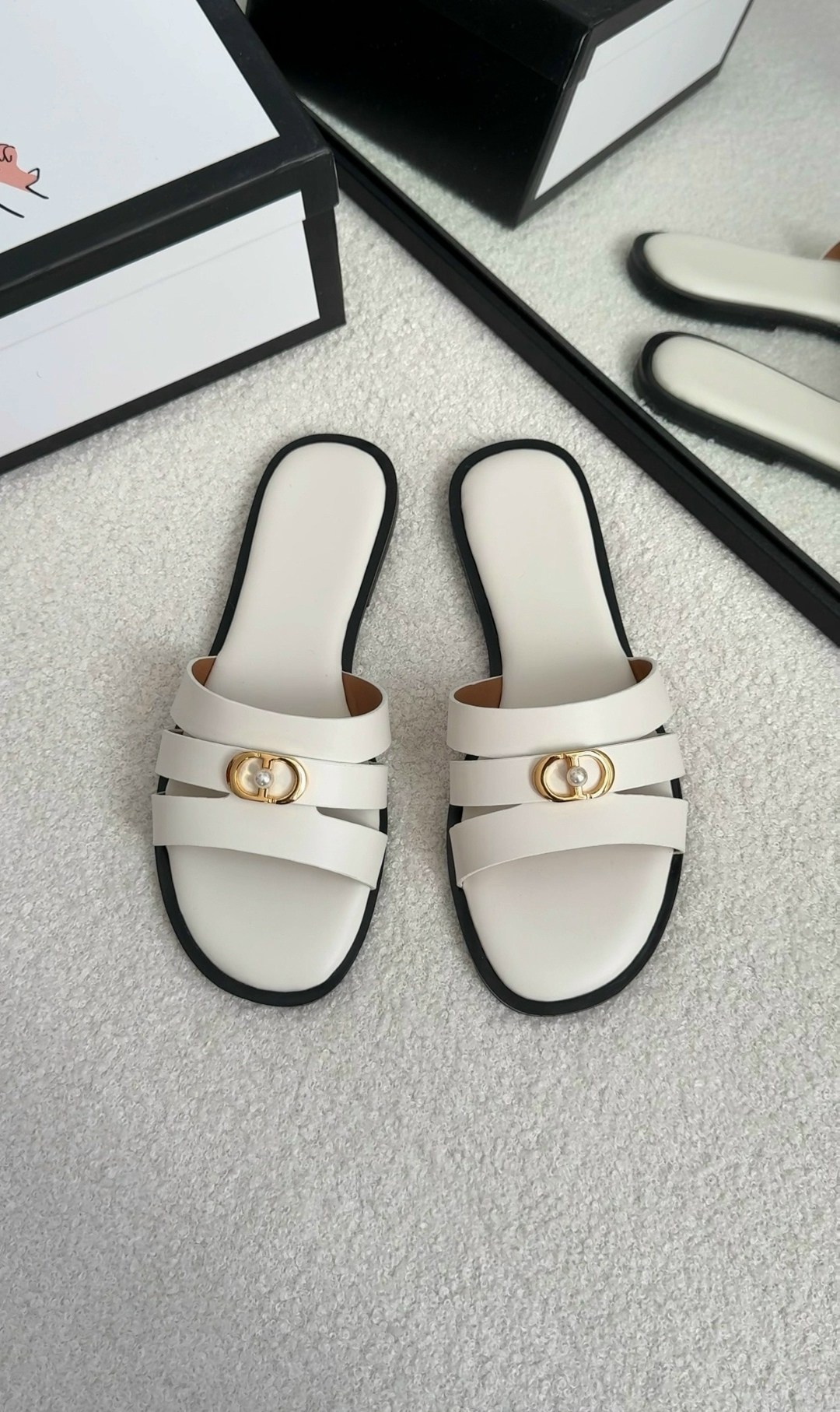 шлепанцы шанель,шлепки кристиан диор женские,шлепанцы шанель черные,,женские шлепанцы