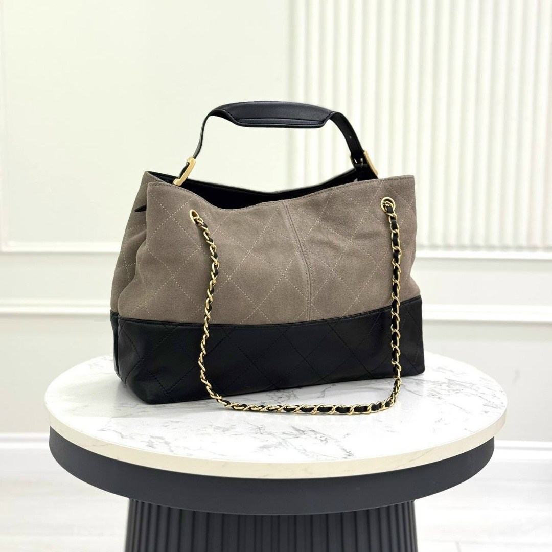 chanel сумка,сумка женская chanel,женская замшевая сумка chanel shopping bag бежевая с черным,замшевая сумка chanel 25 medium бежевая,серая замшевая сумка chanel 25 small