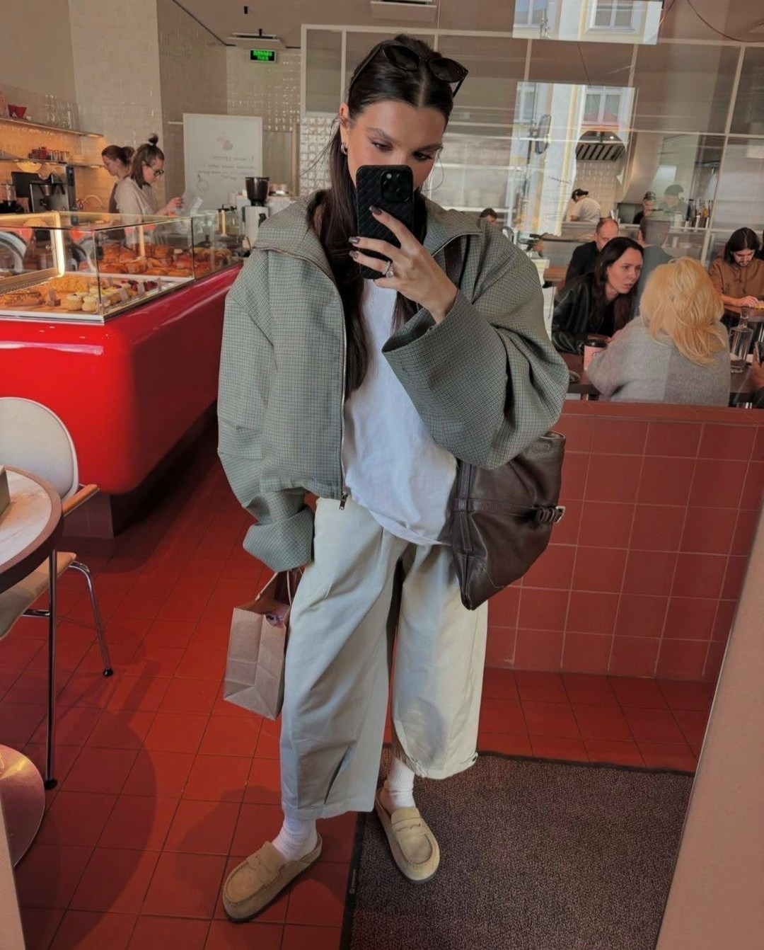 куртка бомбер,стильная куртка,куртка бежевая,куртка модная,куртка стеганая