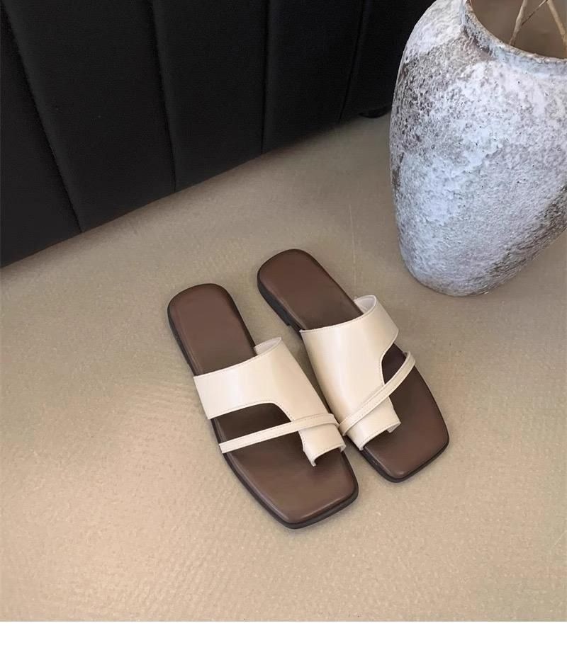 женские сандалии на плоской подошве,шлепанцы женские,шлепанцы на плоской подошве,шлепанцы модные,сандалии модные