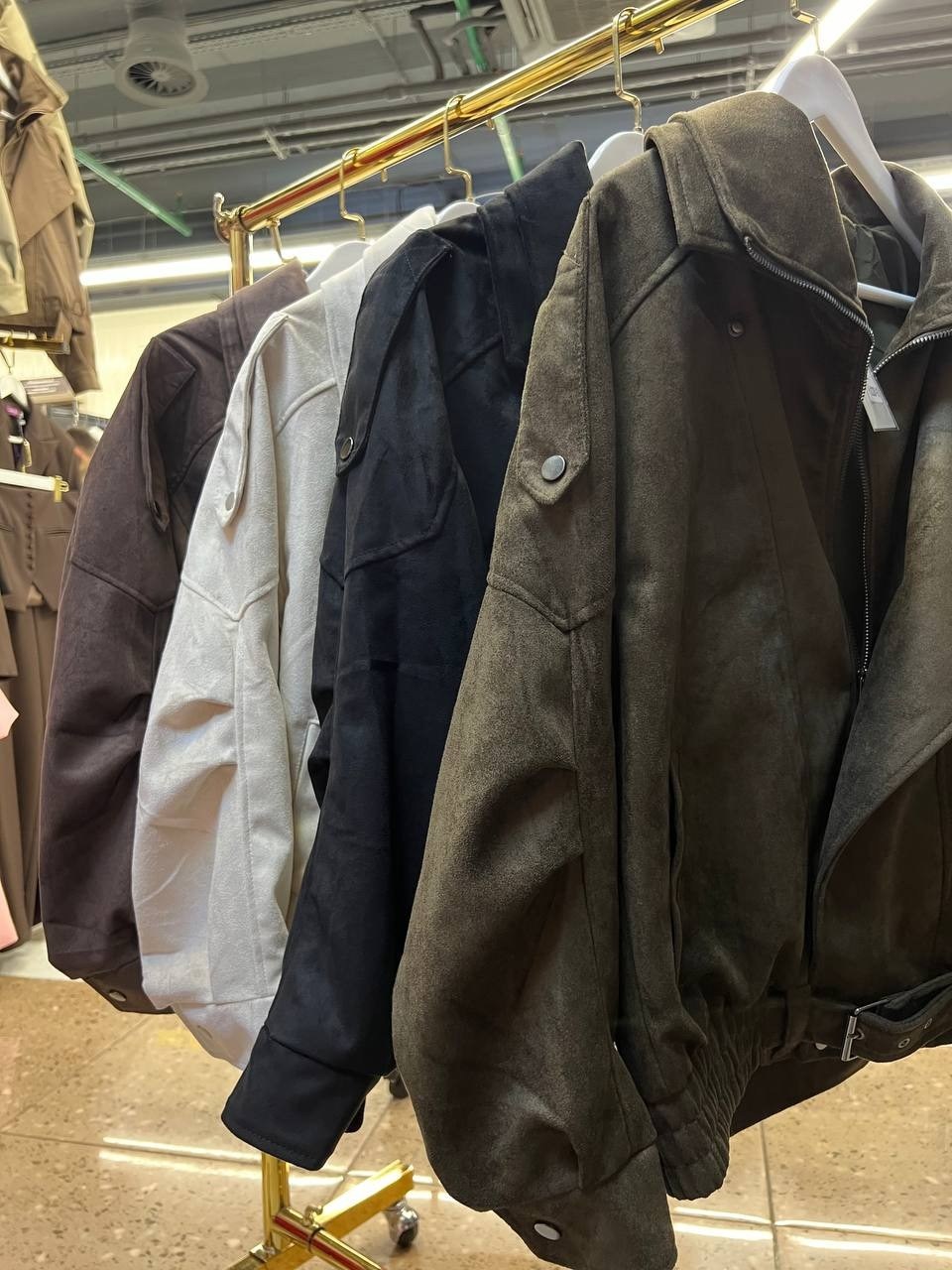 замшевая куртка,куртка бомбер,замшевая куртка женская,стильные костюмы,короткая куртка