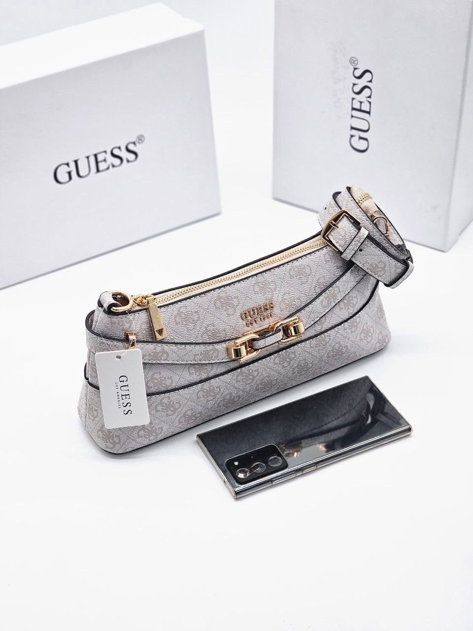 женская сумка guess,сумка через плечо guess,сумка guess,сумка на плечо guess,сумка хобо с принтом из монограмм бренда noelle guess
