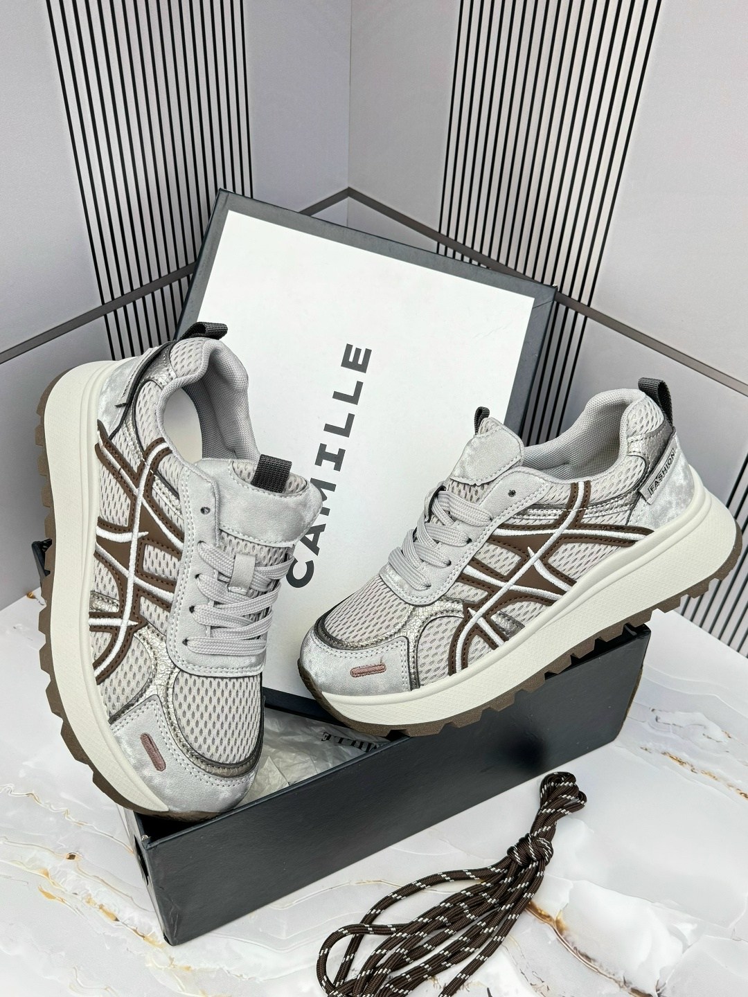 кроссовки женскиe,кроссовки для женщин,модные кроссовки,массивные кроссовки,