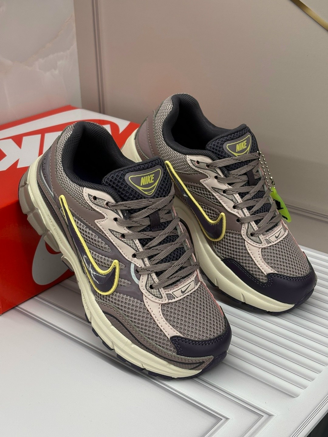 кроссовки nike,кроссовки nike initiator,кроссовки nike zoom vomero 5,женские кроссовки,кроссовки найк