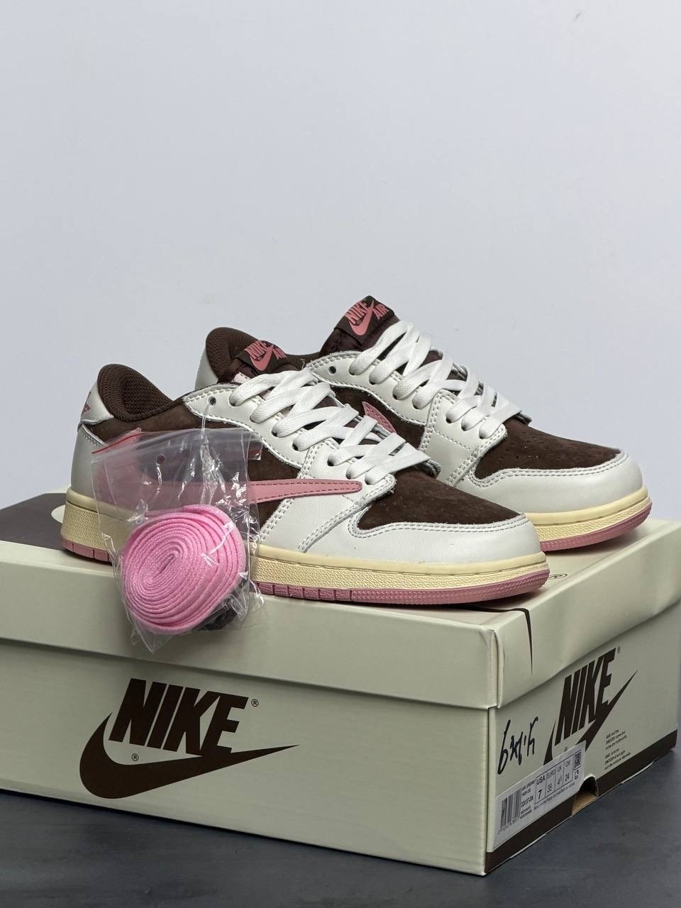 кроссовки nike travis scott x air jordan 1 low,air jordan 1 low travis scott,nike air jordan 1 low x travis scott,nike air jordan 1 low travis scott,кеды travis scott x air jordan 1 pink oxford