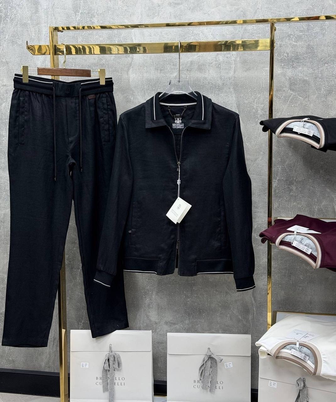 спортивный костюм brunello cucinelli,прогулочный костюм brunello cucinelli,мужские спортивные костюмы brunello cucinelli,спортивный костюм brunello cucinelli чёрный,спортивный костюм brunello cucinell