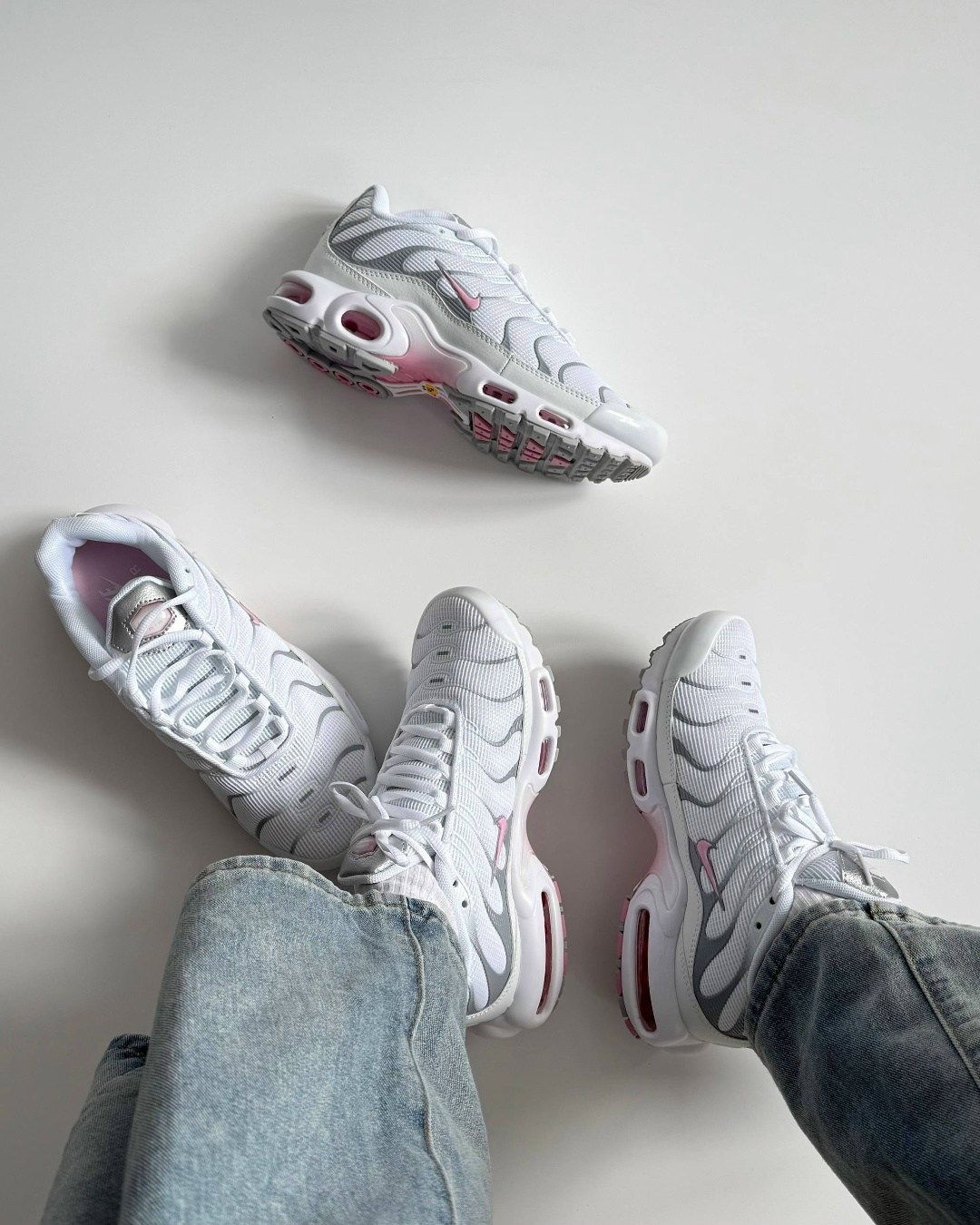 кроссовки nike air max tn plus,nike air max plus tn white,nike tn air max plus silver pink rise,кроссовки женские nike air max tn plus,кроссовки летние спортивные nike air max tn plus