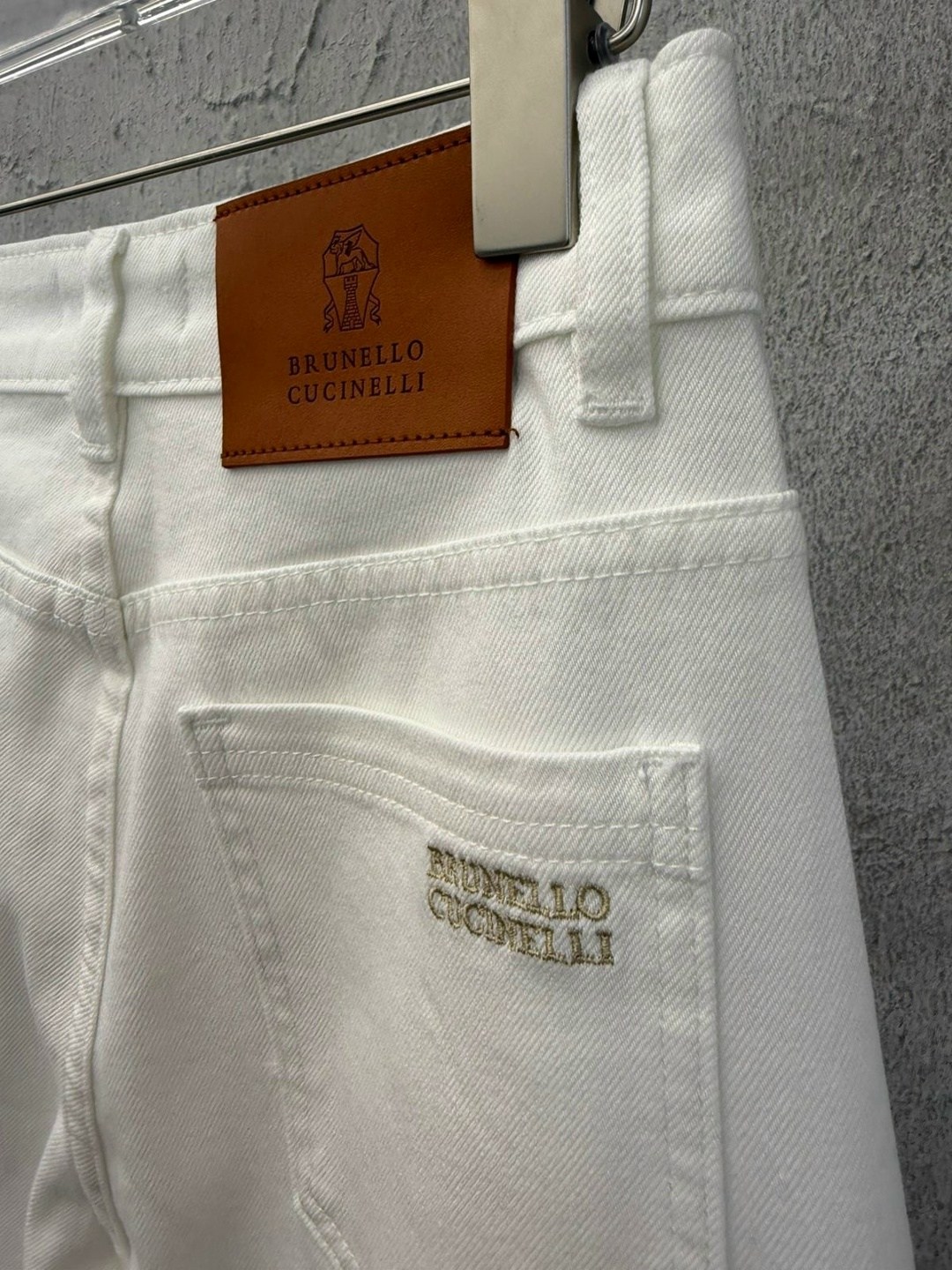 белые джинсы,джинсы chanel,джинсы стильные,женские джинсы,джинсы модные